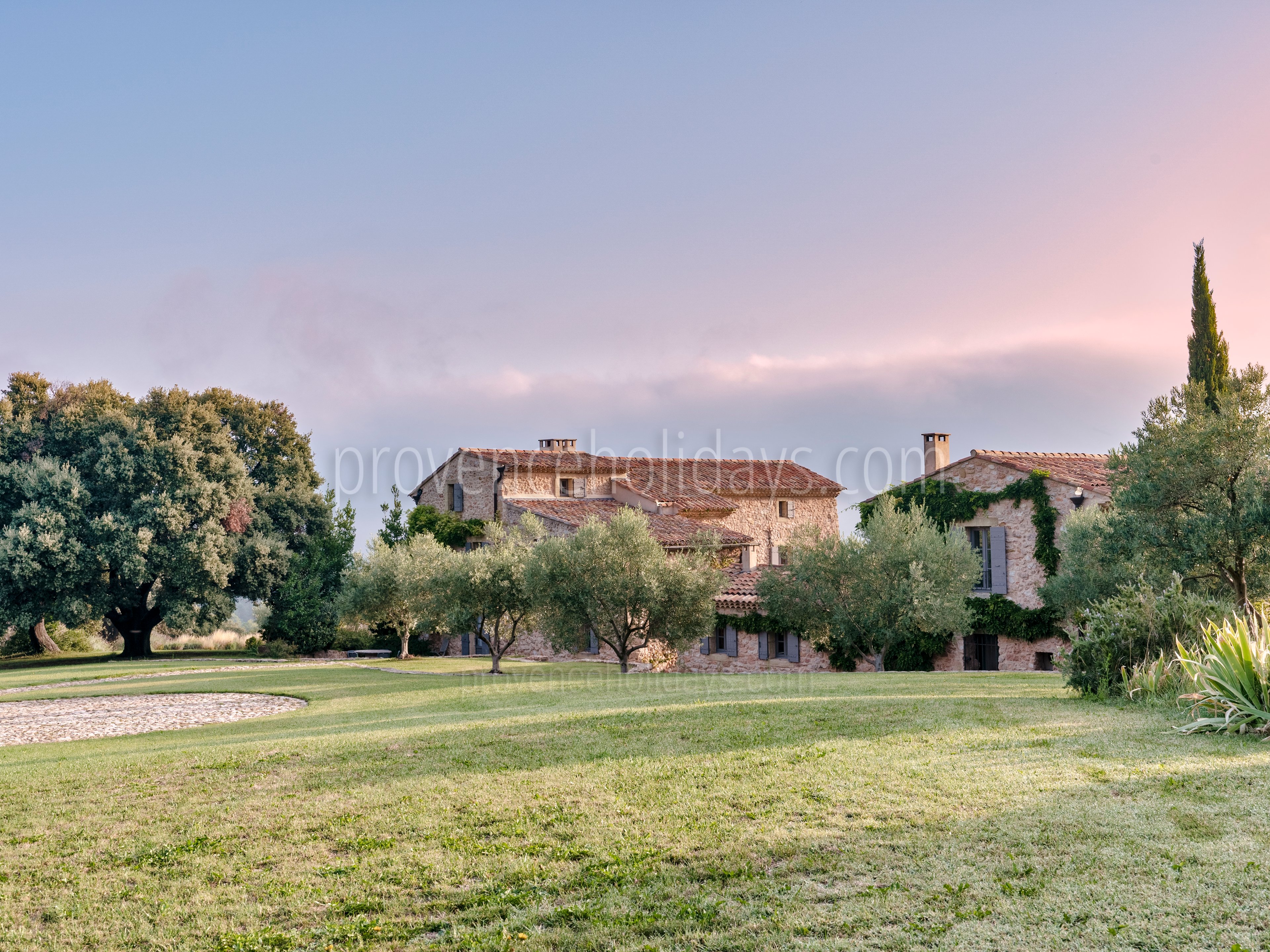 19 - Domaine de la Sainte Victoire: Villa: Exterior