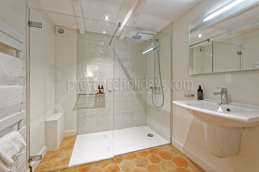 17 - Villa Garrigue: Villa: Bathroom