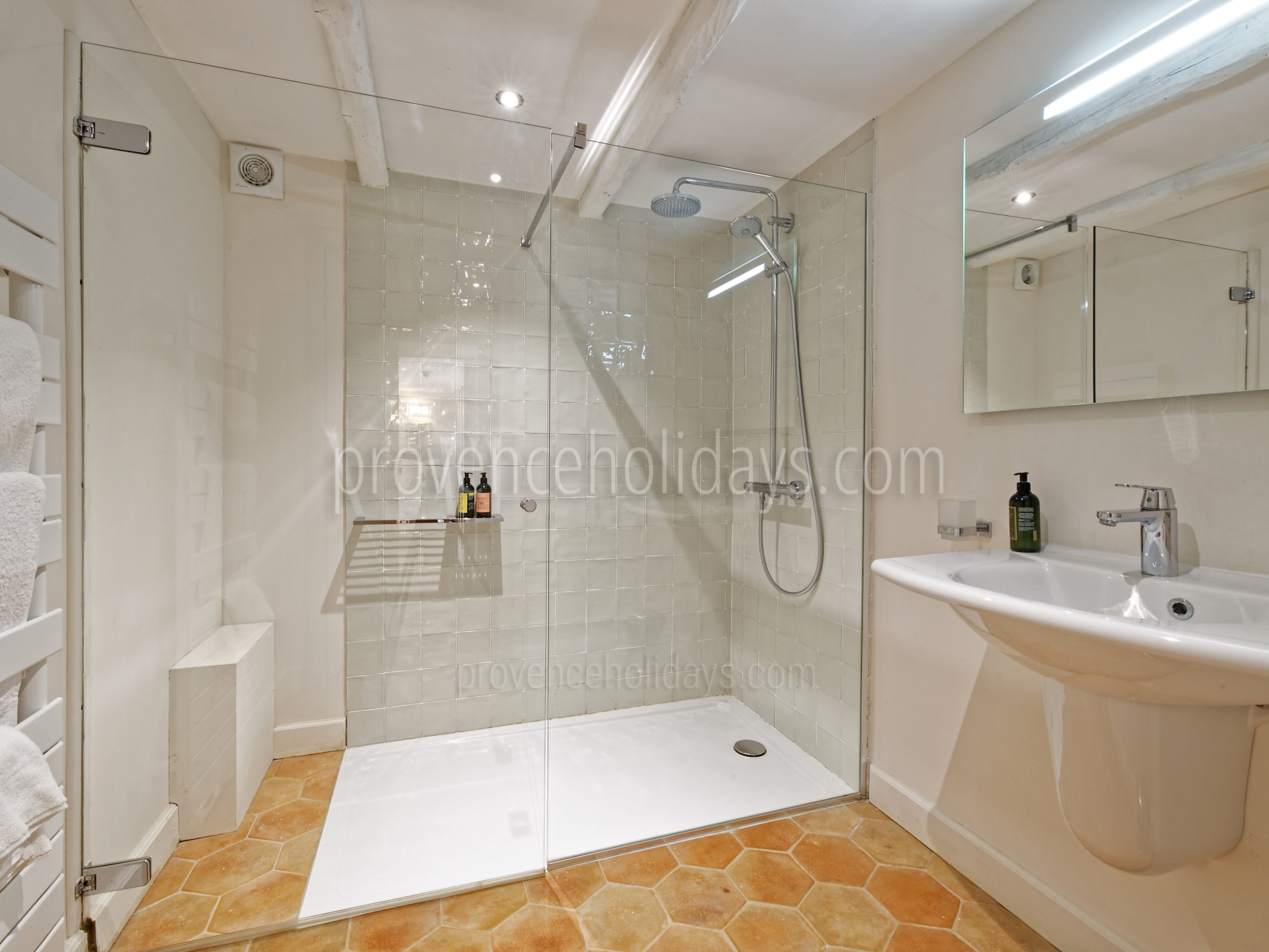 17 - Villa Garrigue: Villa: Bathroom