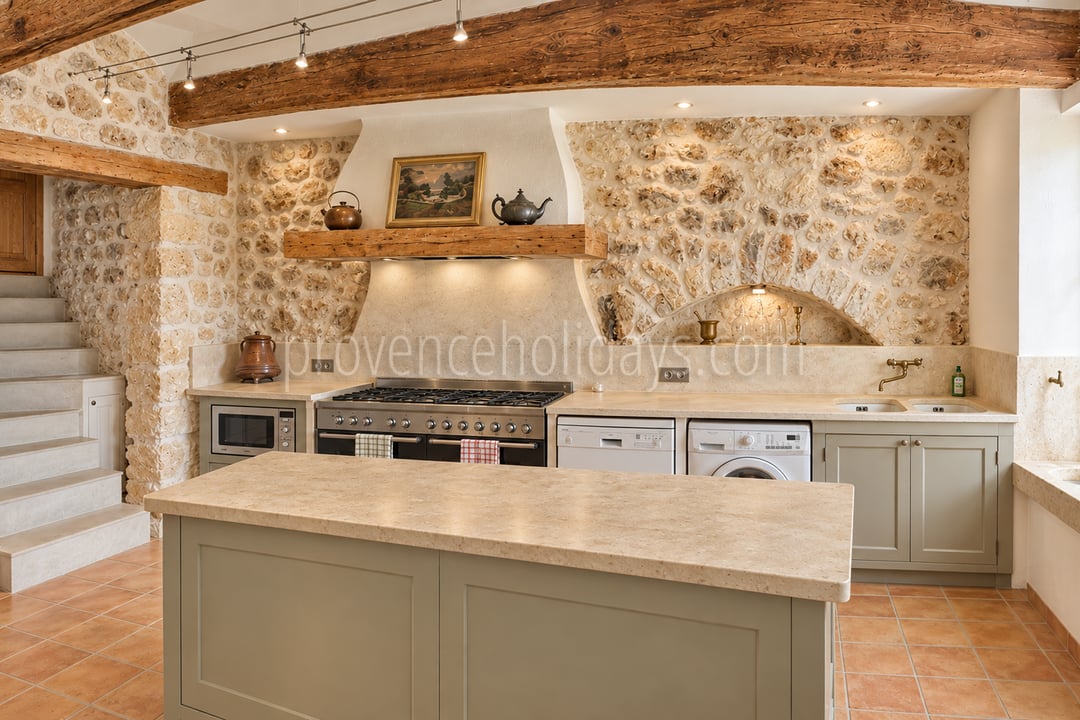 9 - Farmhouse with outbuildings in Lambesc: Villa: Interior