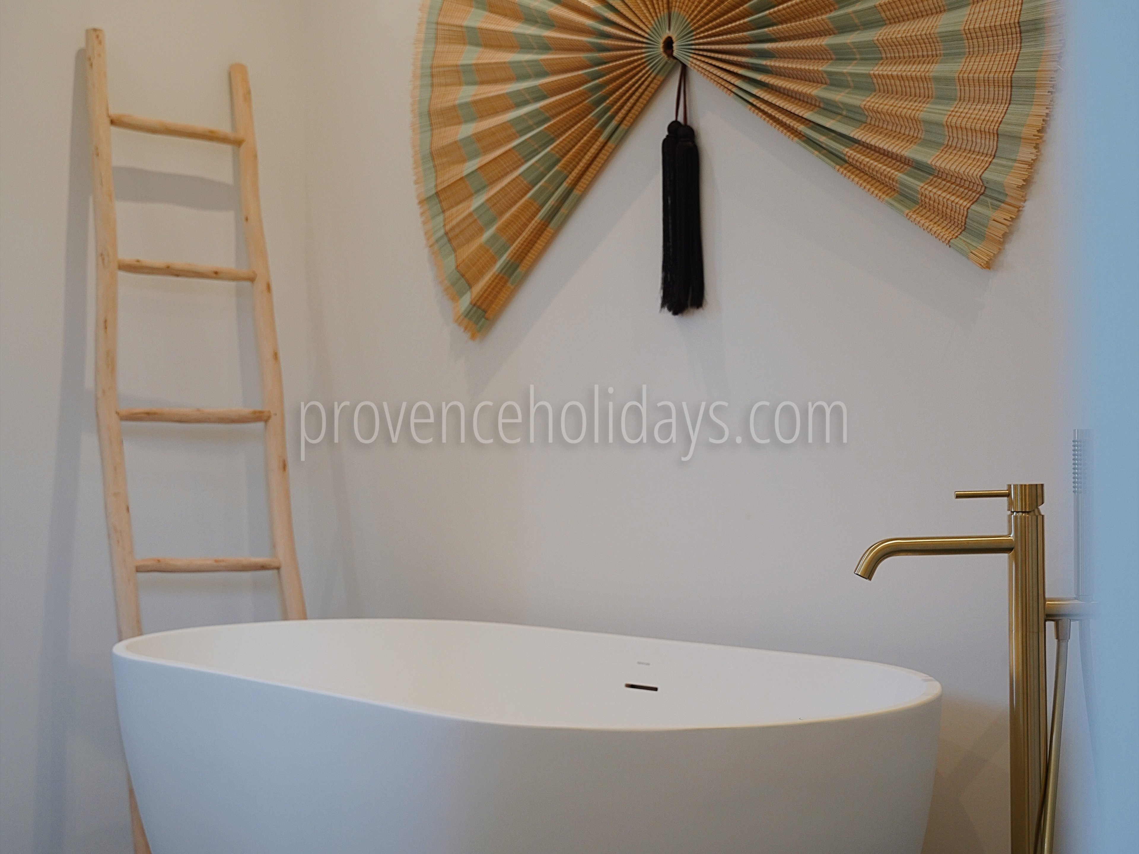 16 - Mas Trabail: Villa: Bathroom
