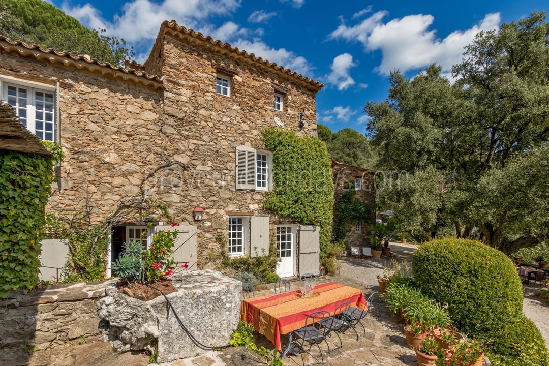 14 - Steinernes hameau in La Garde-Freinet: Villa: Exterior