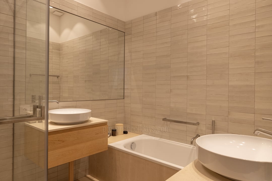 16 - Maison La Source: Villa: Bathroom