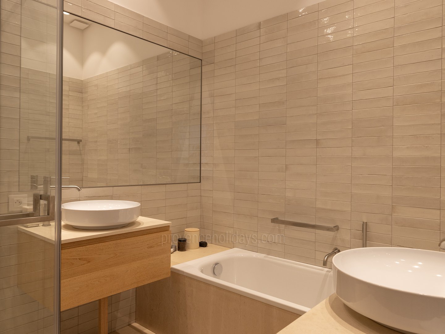16 - Maison La Source: Villa: Bathroom