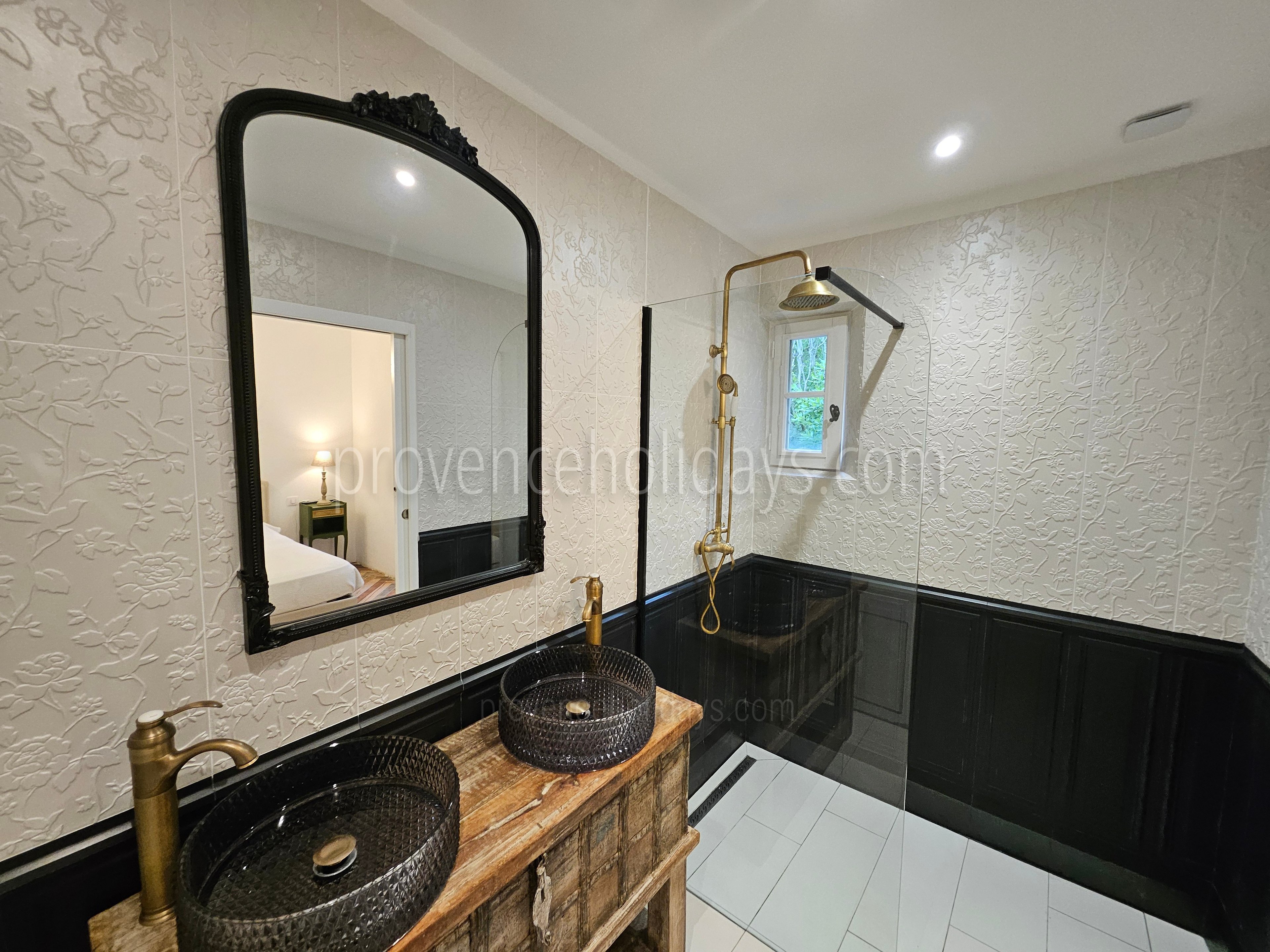 27 - Le Mas de la Garde: Villa: Bathroom