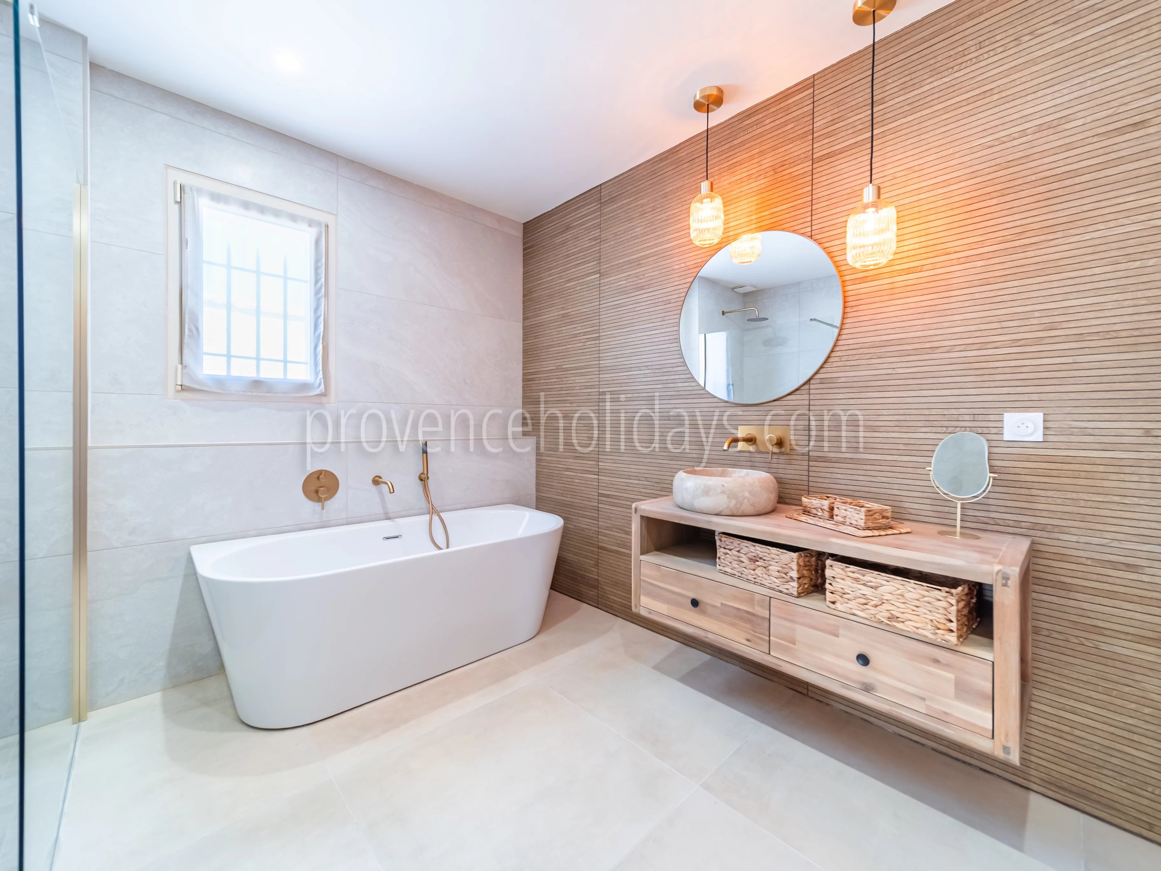 10 - Provençal villa in Gordes: Villa: Bathroom