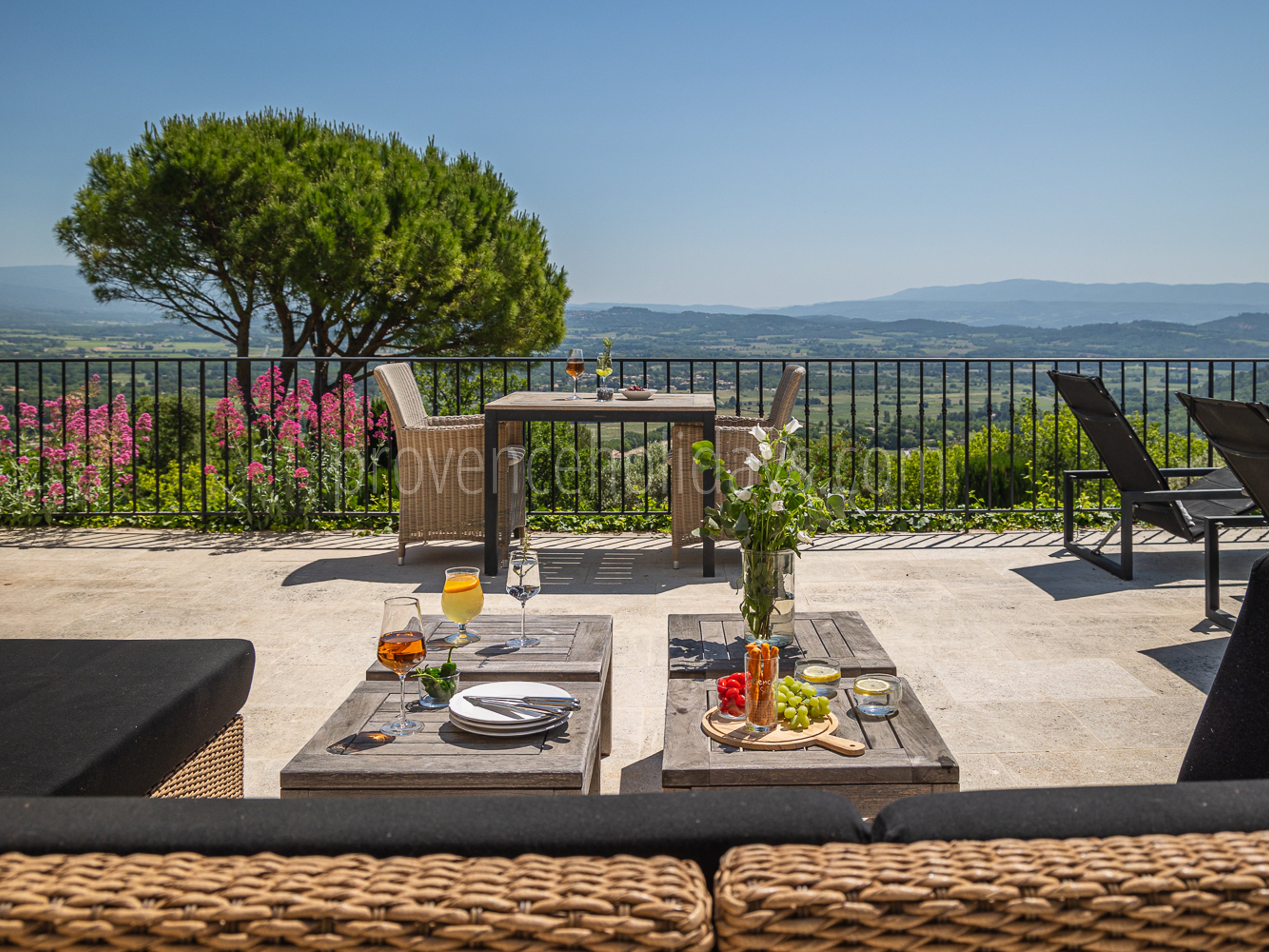 1 - Villa Alta Provence: Villa: Exterior