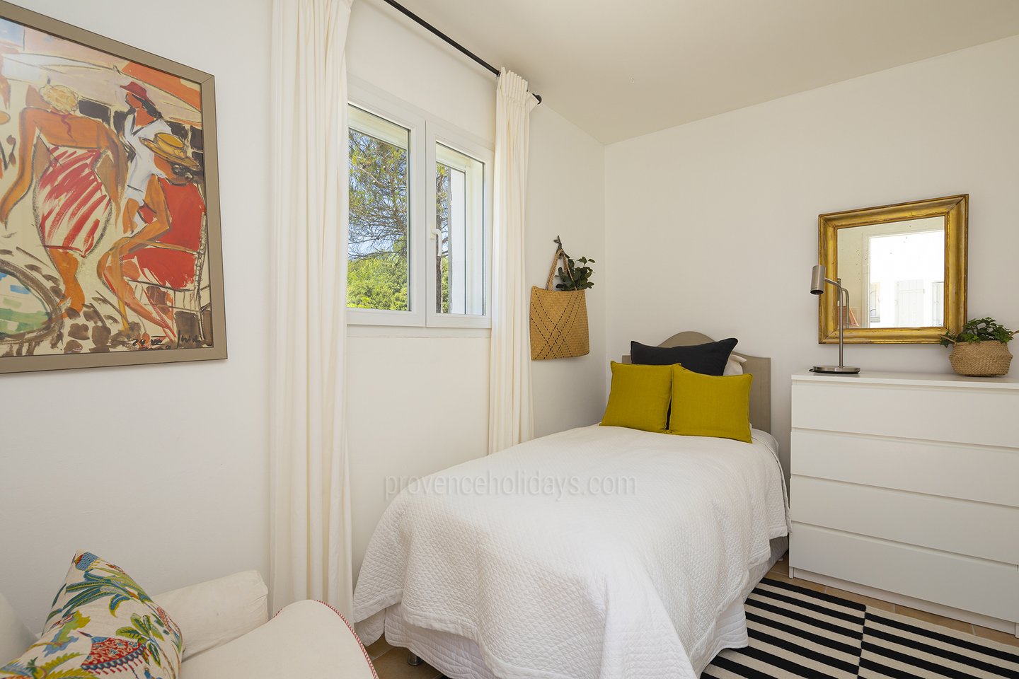 56 - Mas de Gordes: Villa: Bedroom