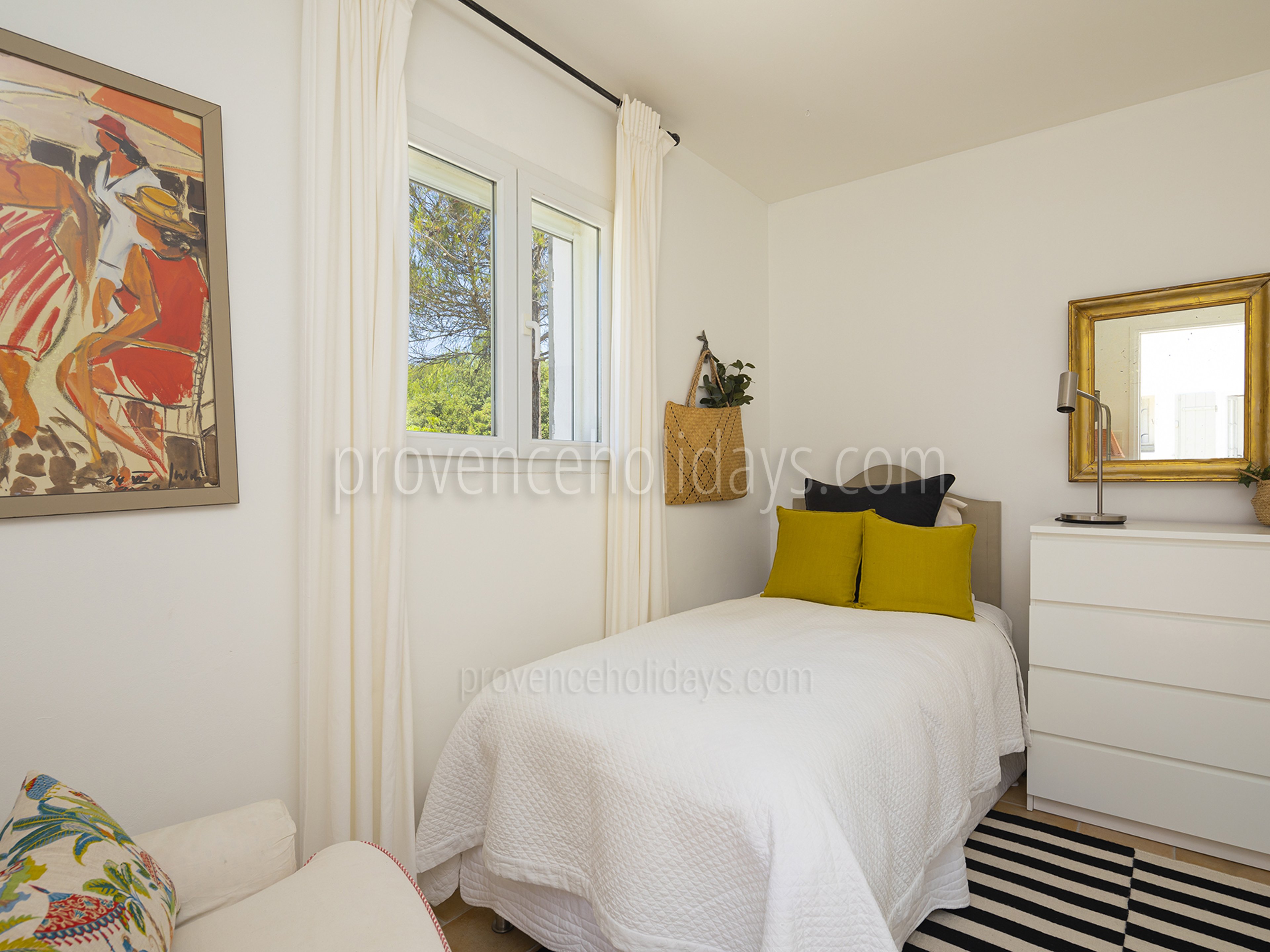 56 - Mas de Gordes: Villa: Bedroom