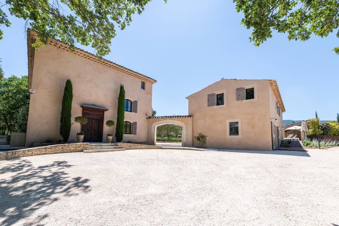 33 - Bastide Gergouven: Villa: Exterior