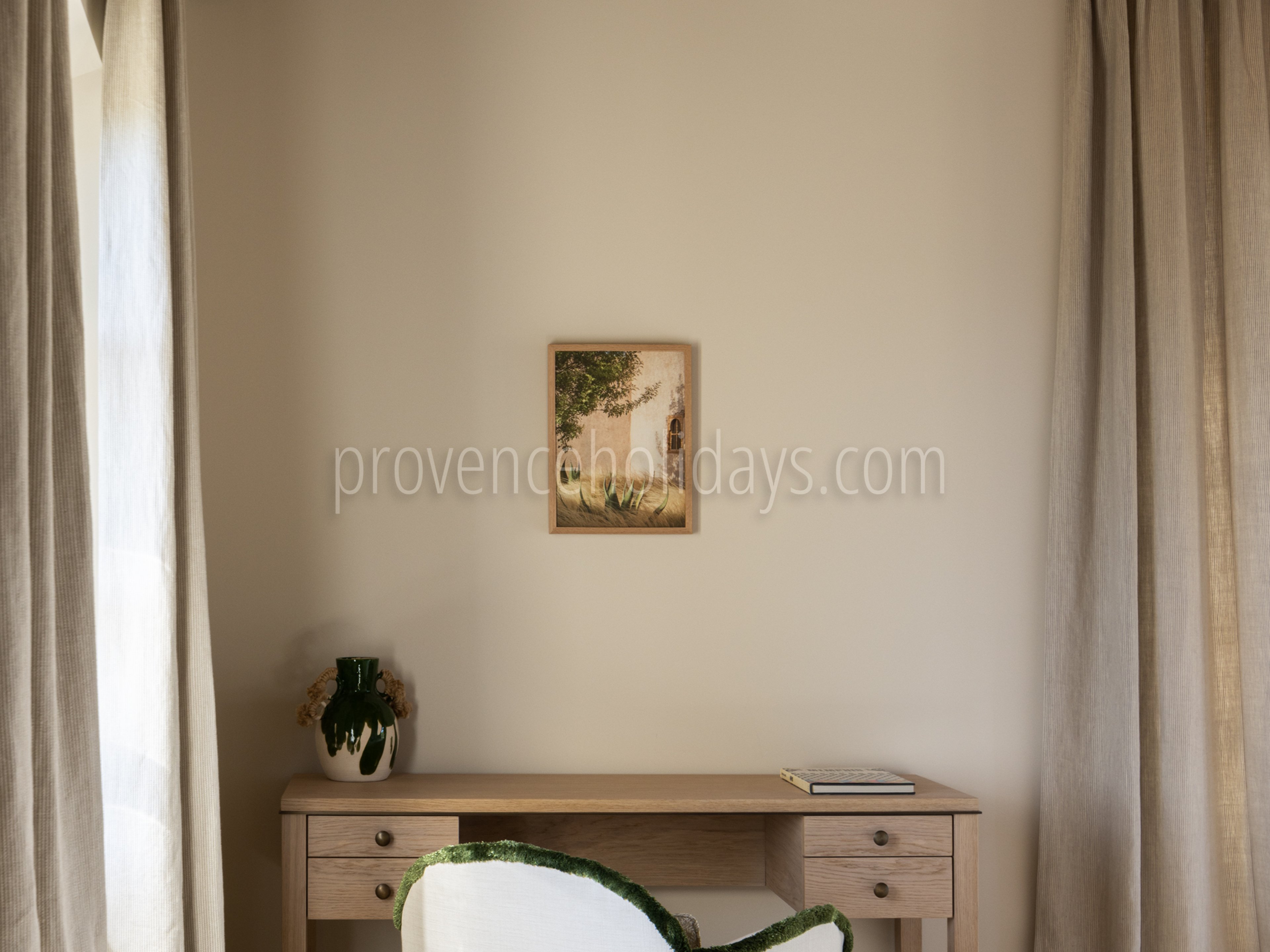 25 - Mas Chabaud: Villa: Bedroom