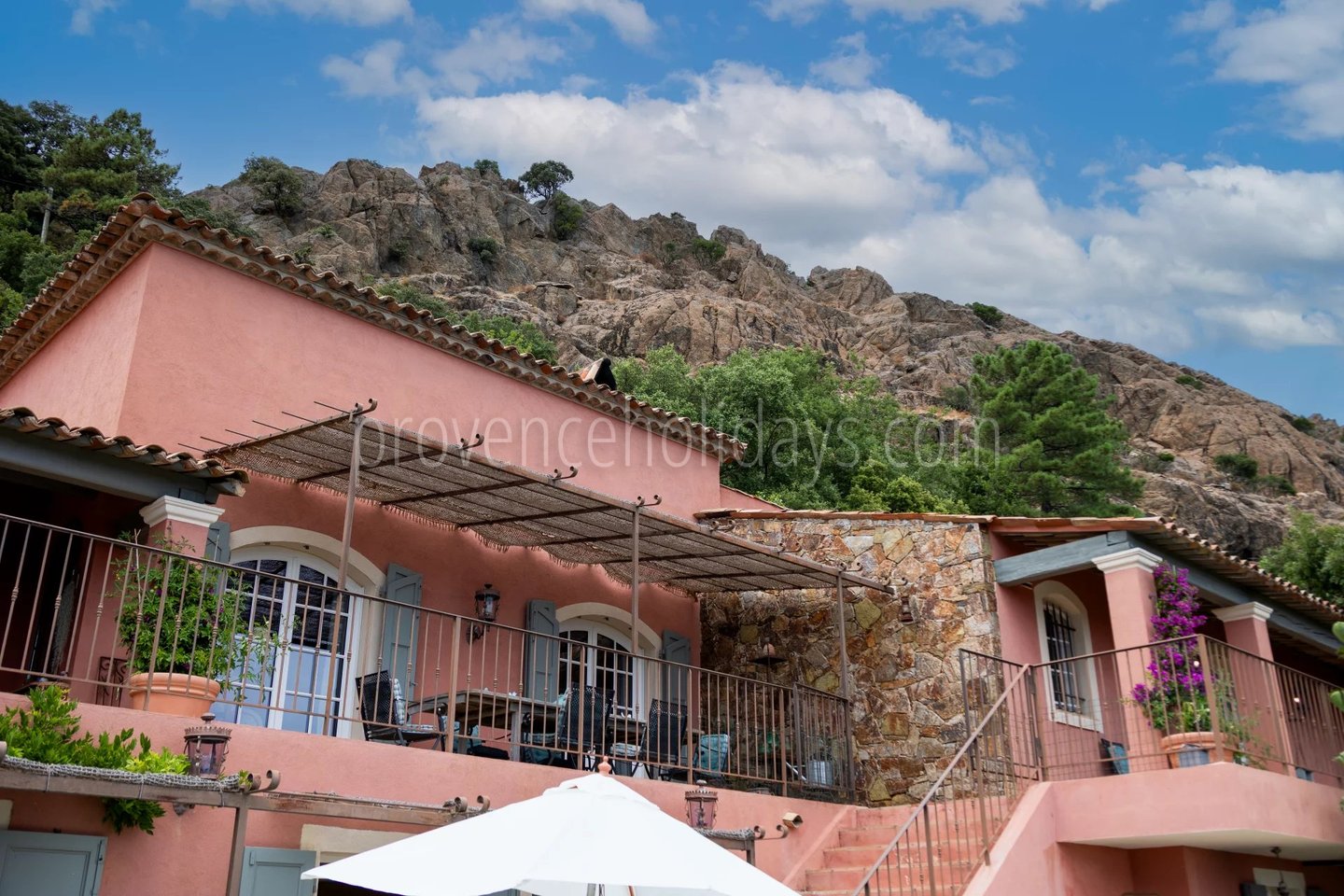 94 - Villa with sauna in La Garde-Freinet: Villa: Exterior