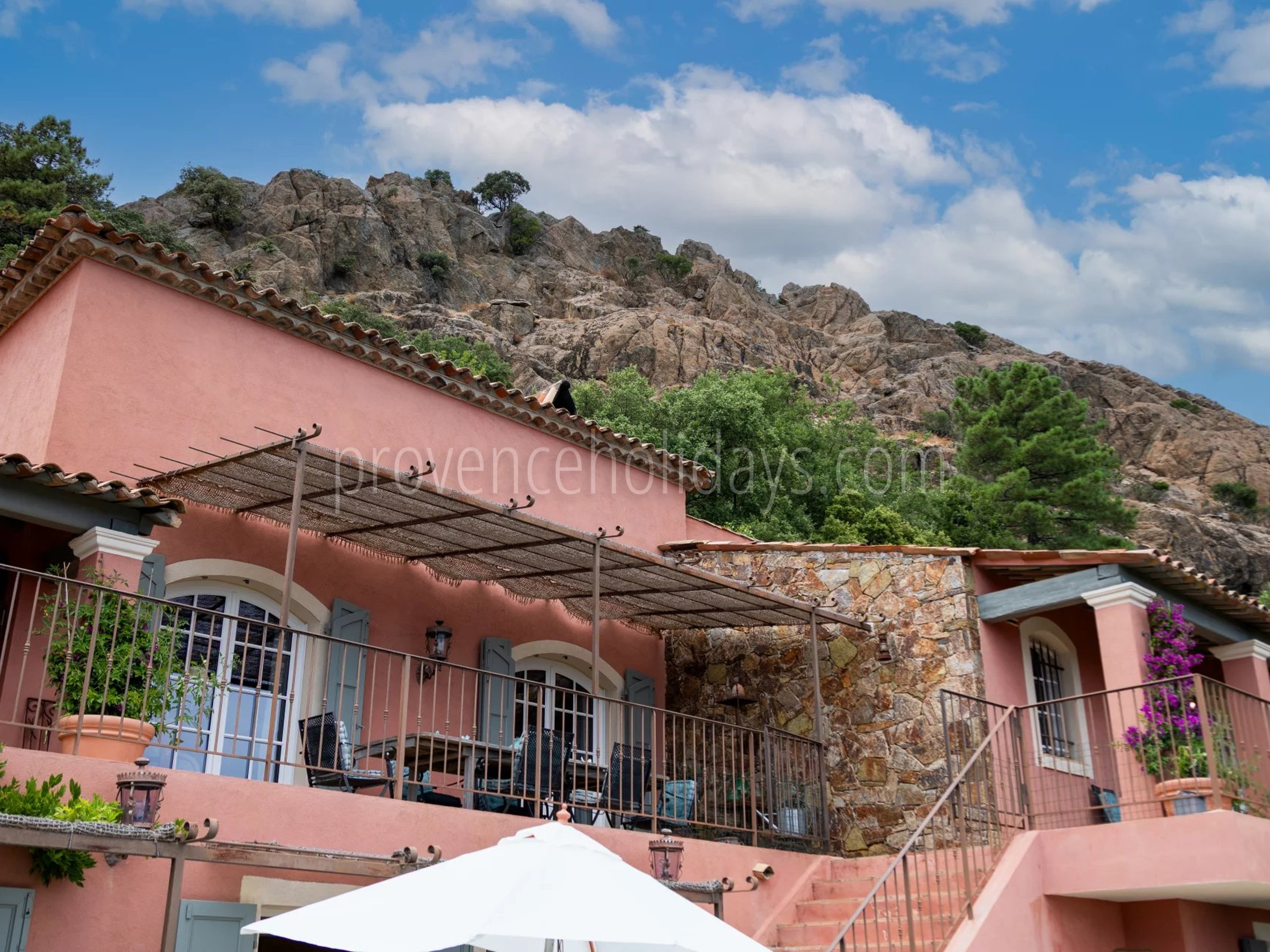 94 - Villa with sauna in La Garde-Freinet: Villa: Exterior