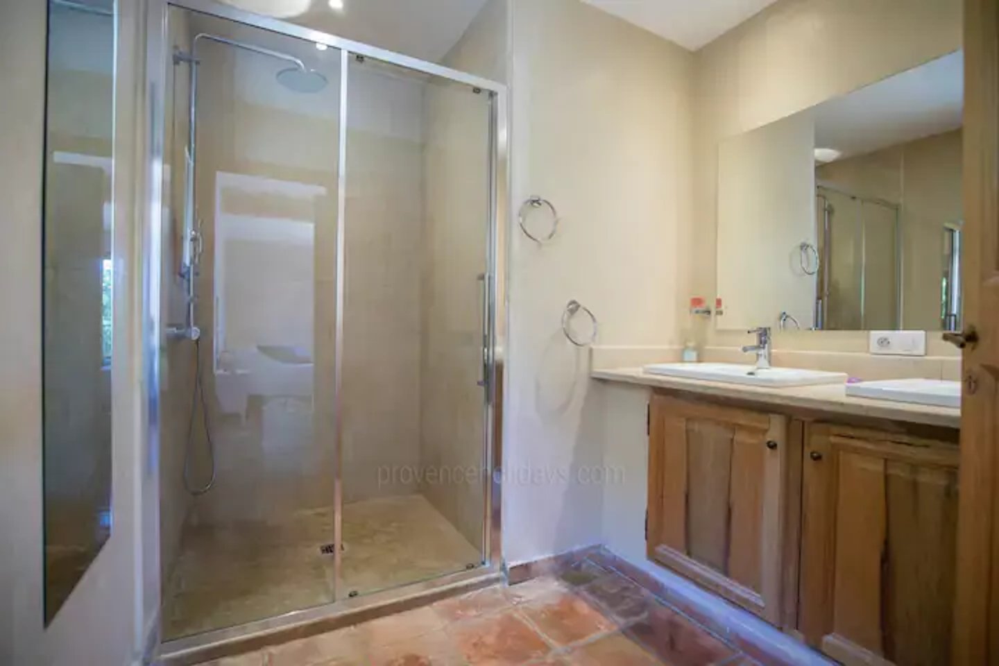 31 - Mas d\'Apt: Villa: Bathroom