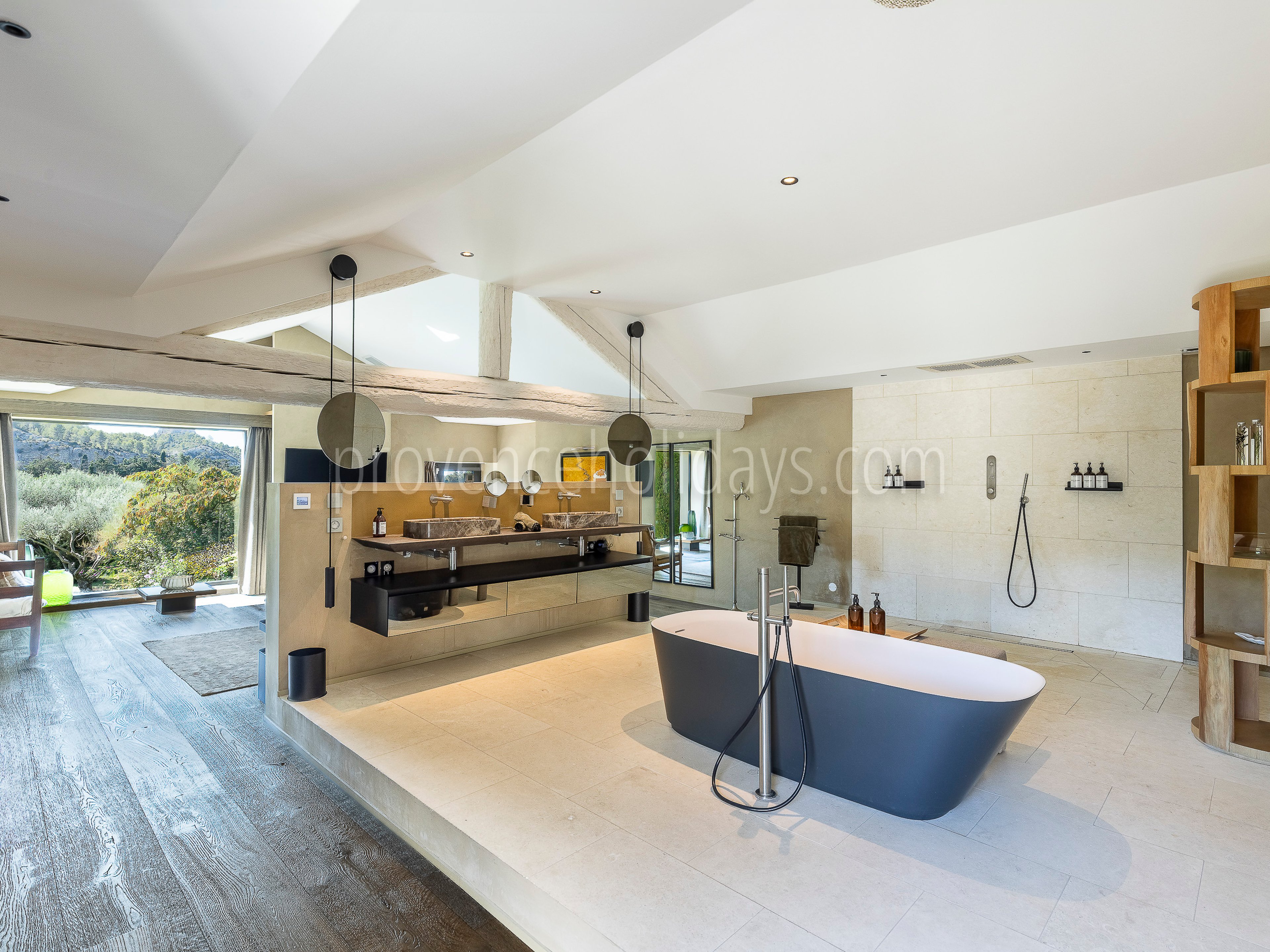 18 - Villa Saint Christol: Villa: Bathroom 1
