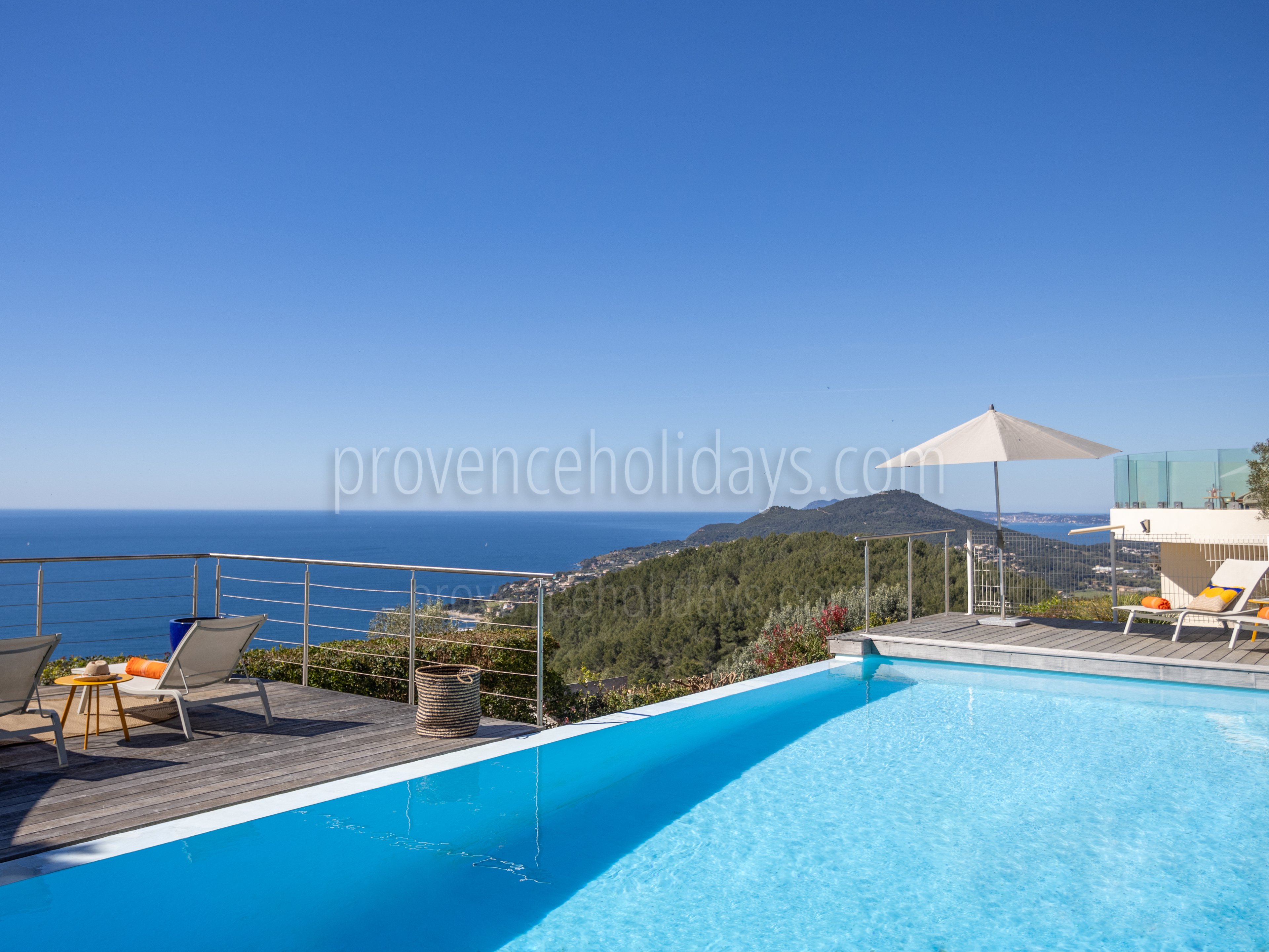 17 - Villa du Var: Villa: Pool