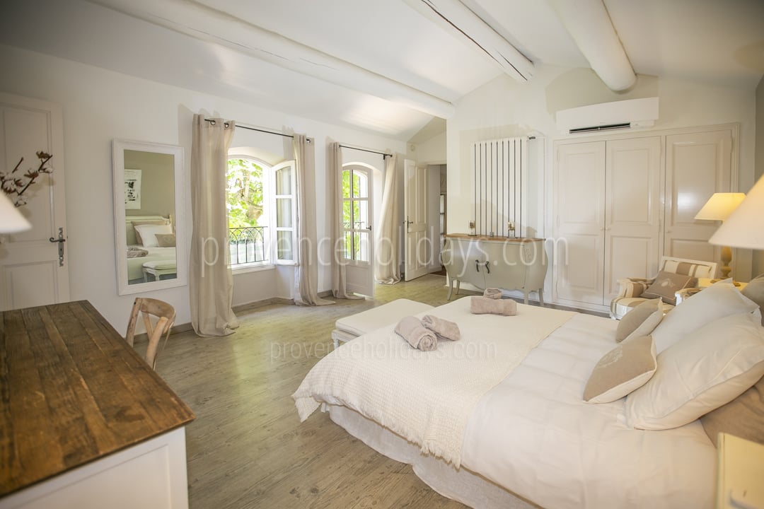 1 Master room first floor west side with adjacent room with a twin bed and a separate toilet(1)