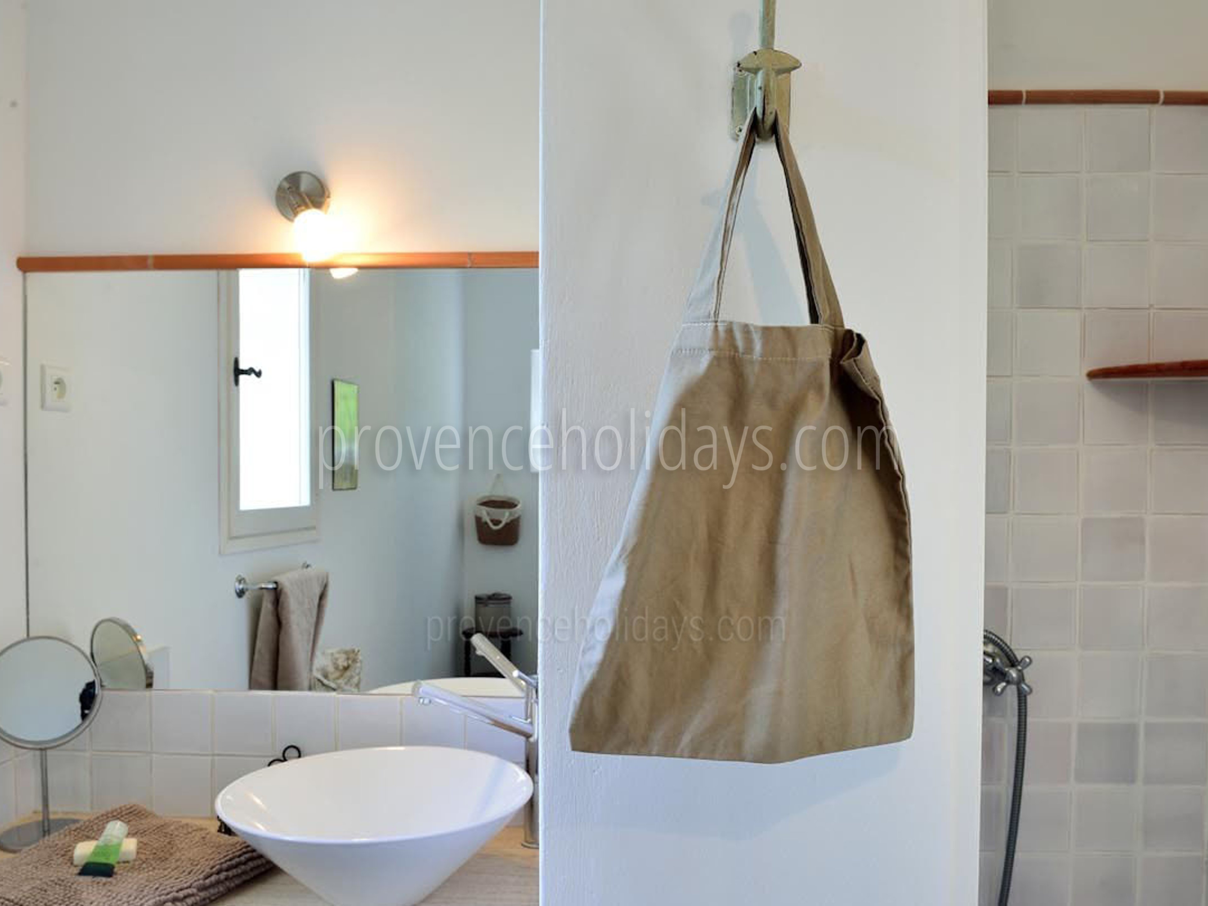 21 - La Bastide des Chênes: Villa: Bathroom
