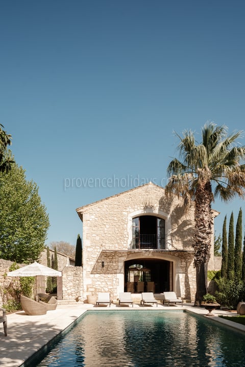 3 - Mas des Oliviers: Villa: Exterior