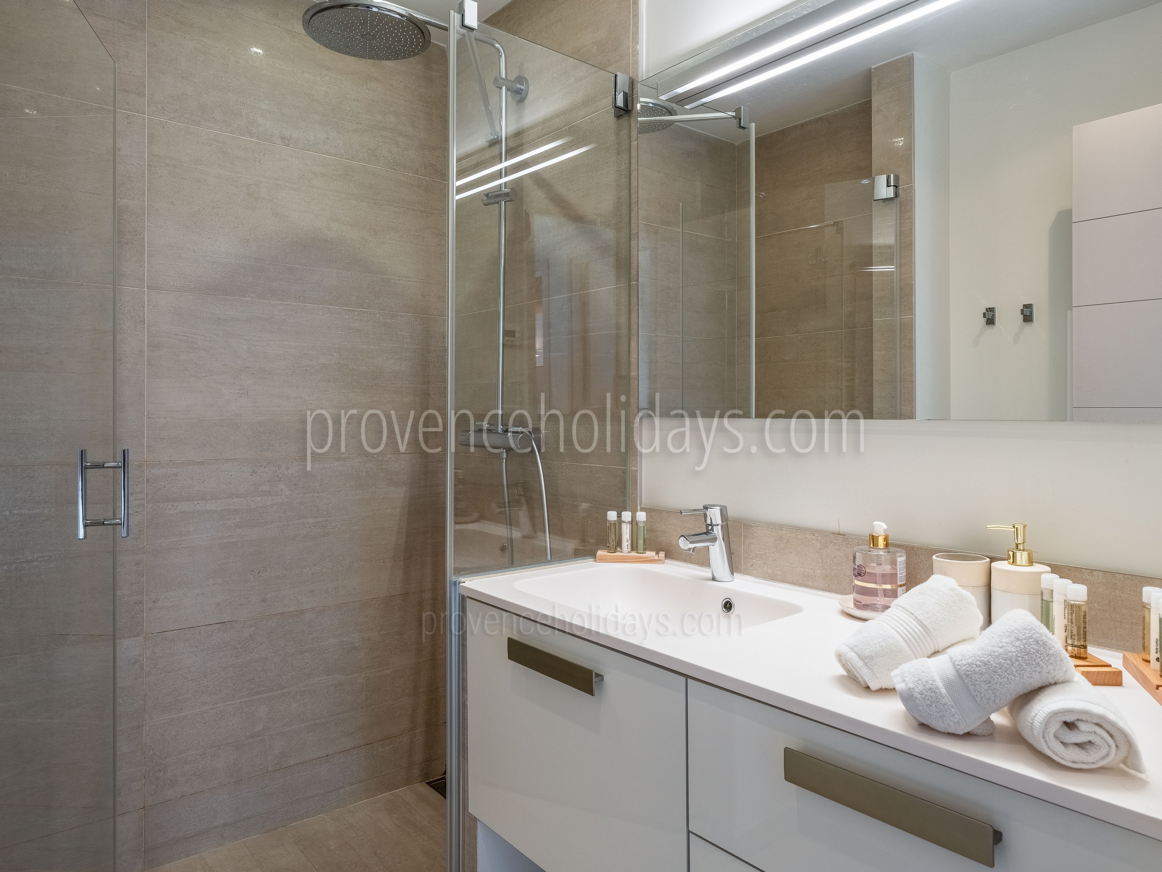 61 - Maison Eden: Villa: Bathroom