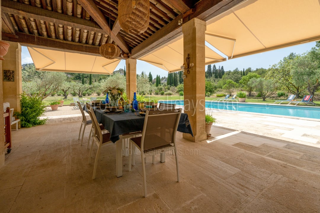 17 - Mas des Trois Cyprès: Villa: Exterior