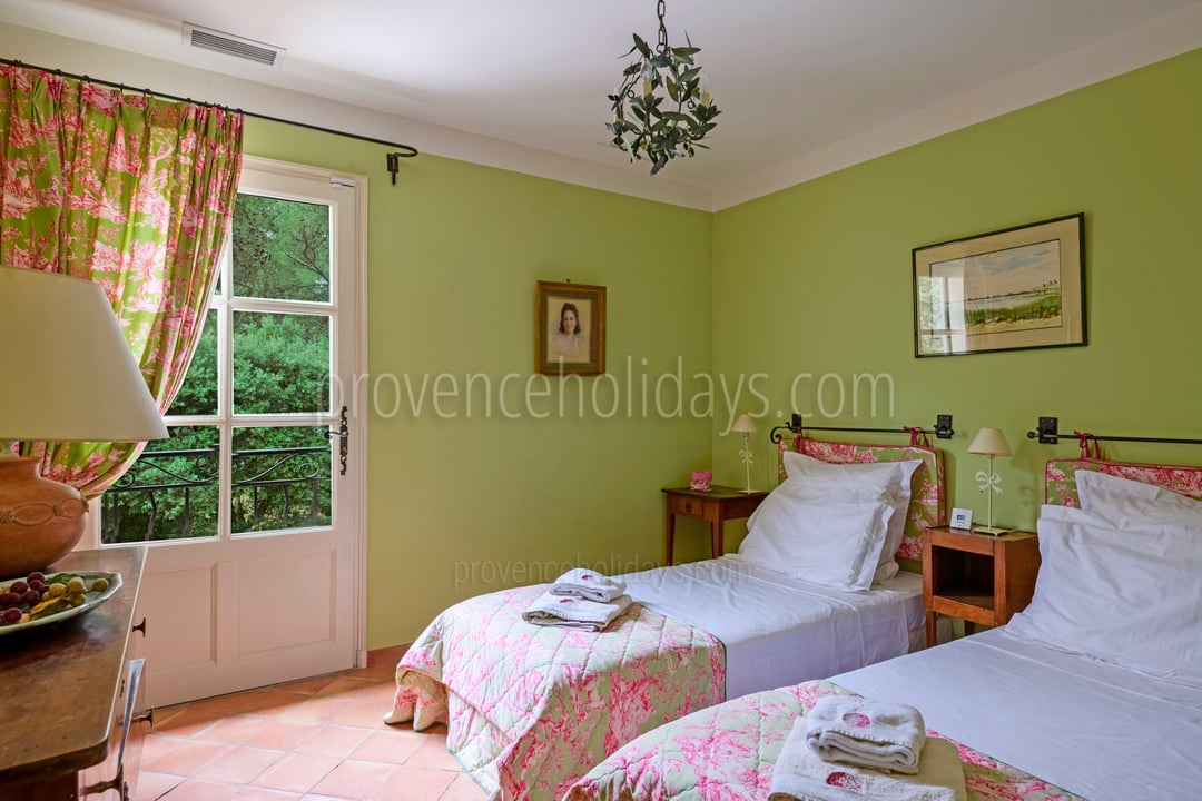29 - Le Mas des Roses: Villa: Bedroom