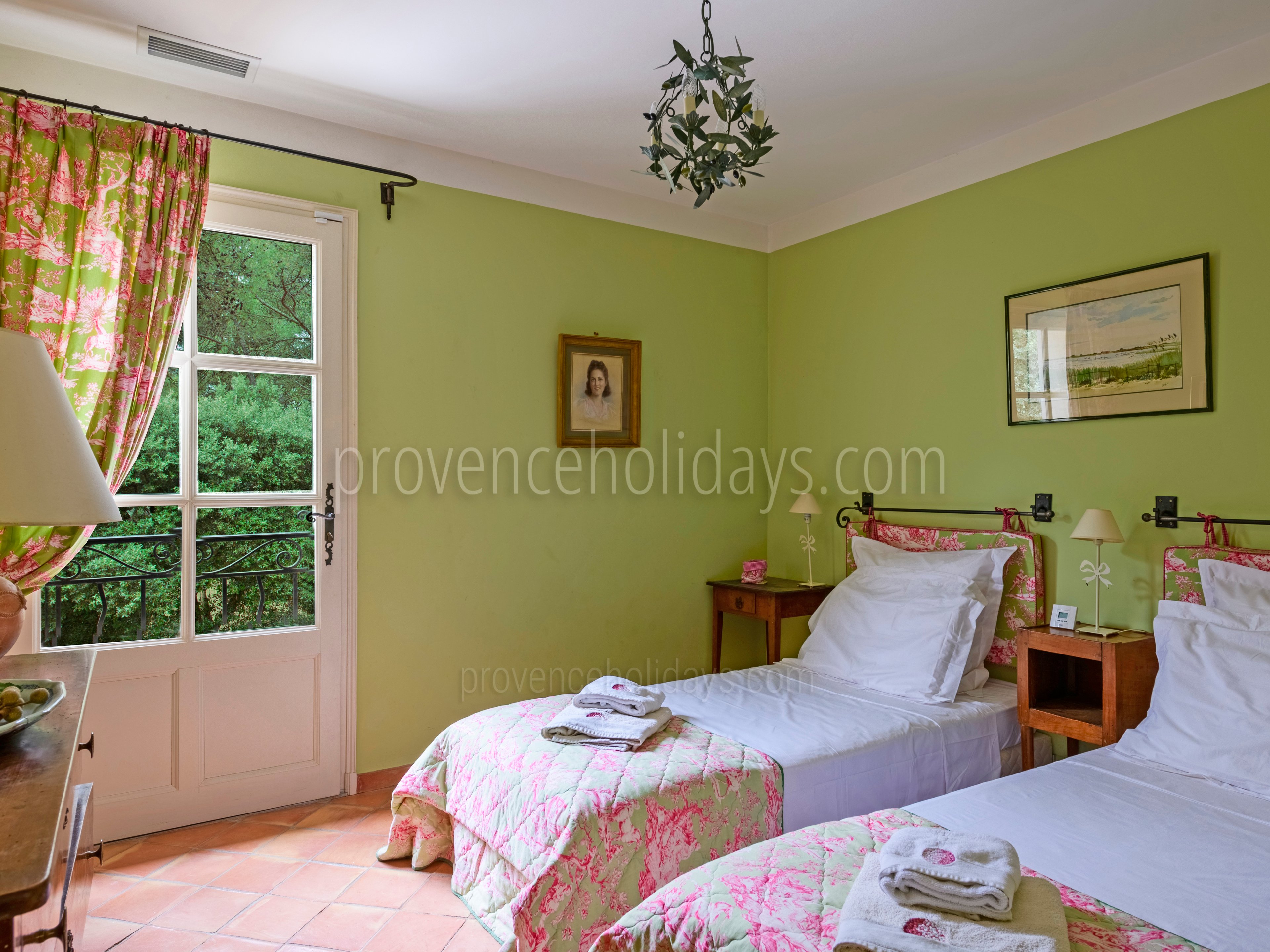 29 - Le Mas des Roses: Villa: Bedroom