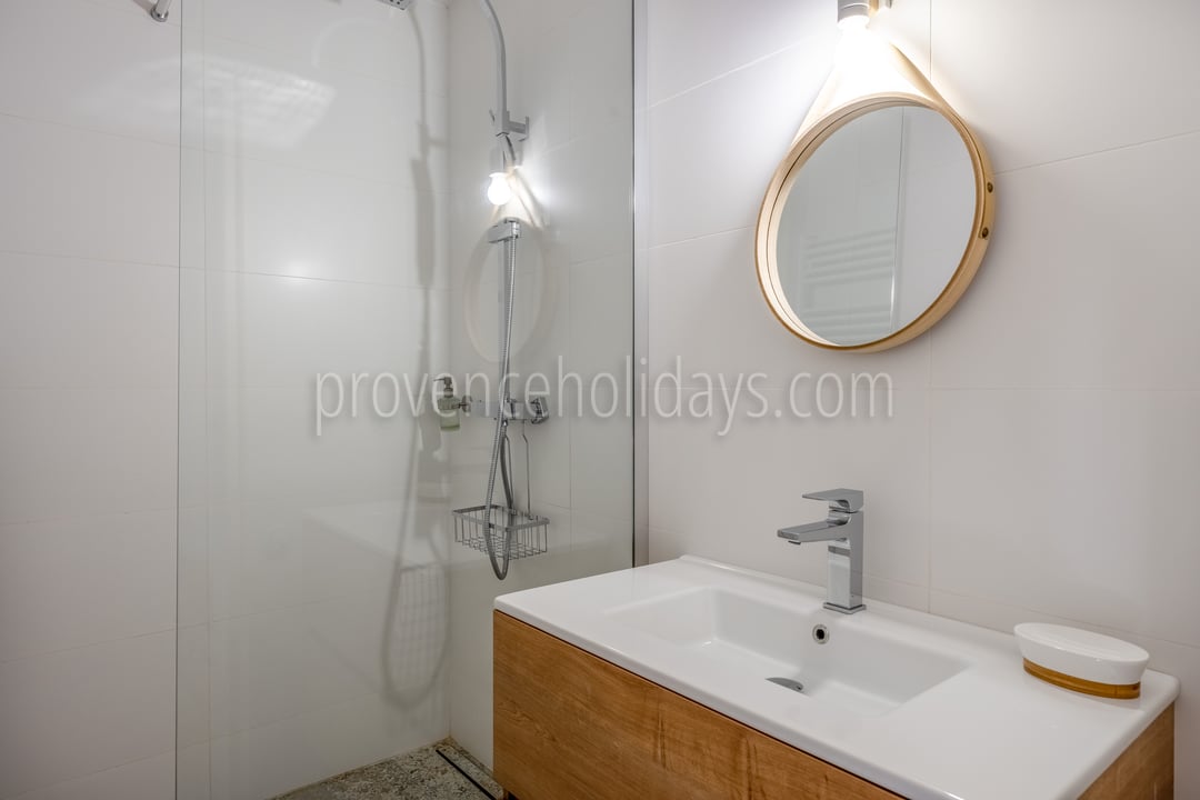 36 - Mas de la Burlande: Villa: Bathroom