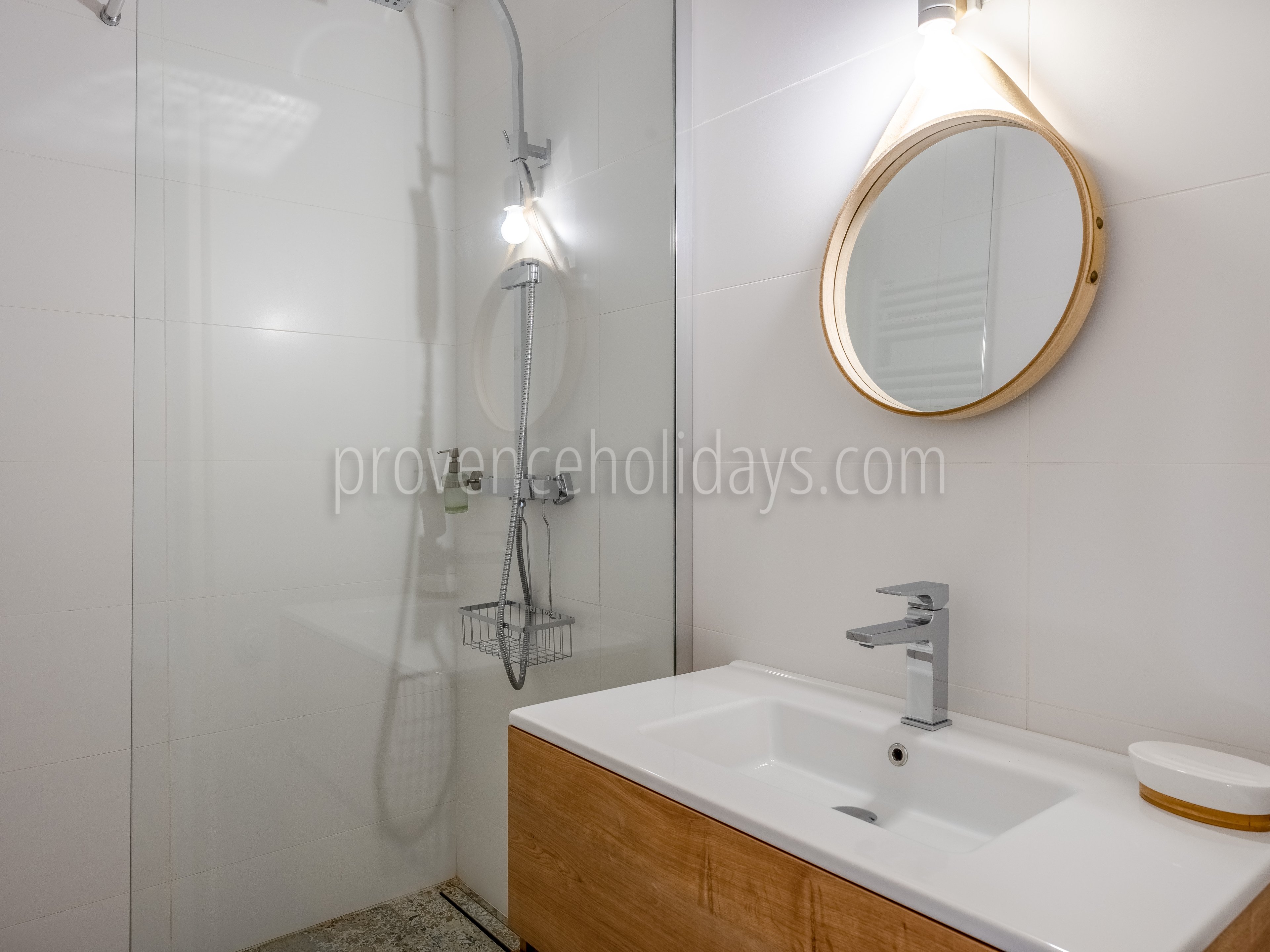 36 - Mas de la Burlande: Villa: Bathroom