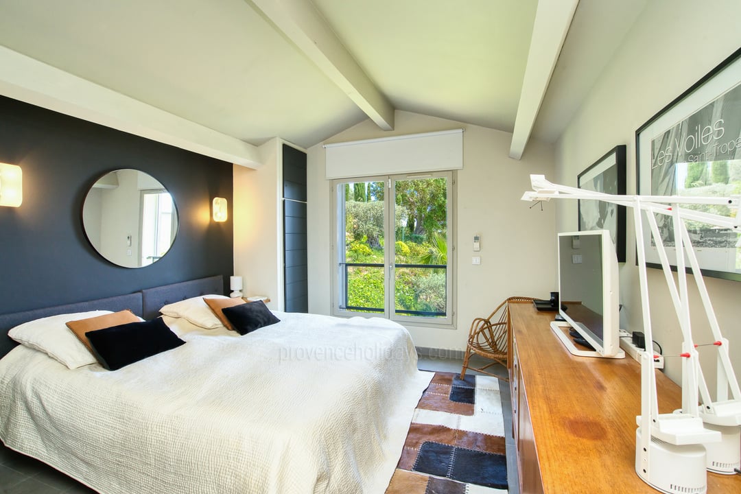 31 - Mistral Serene: Villa: Bedroom