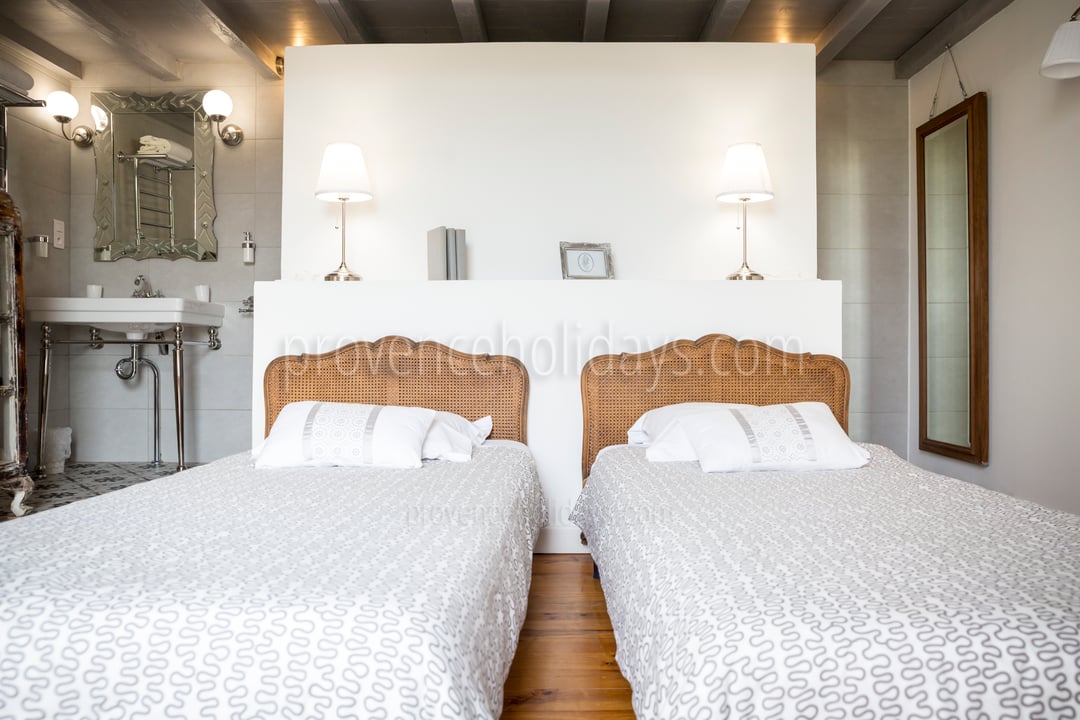 13 - Mas de Mazette: Villa: Bedroom
