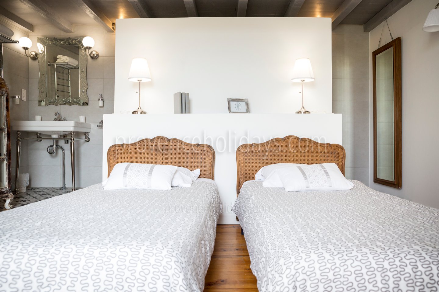13 - Mas de Mazette: Villa: Bedroom