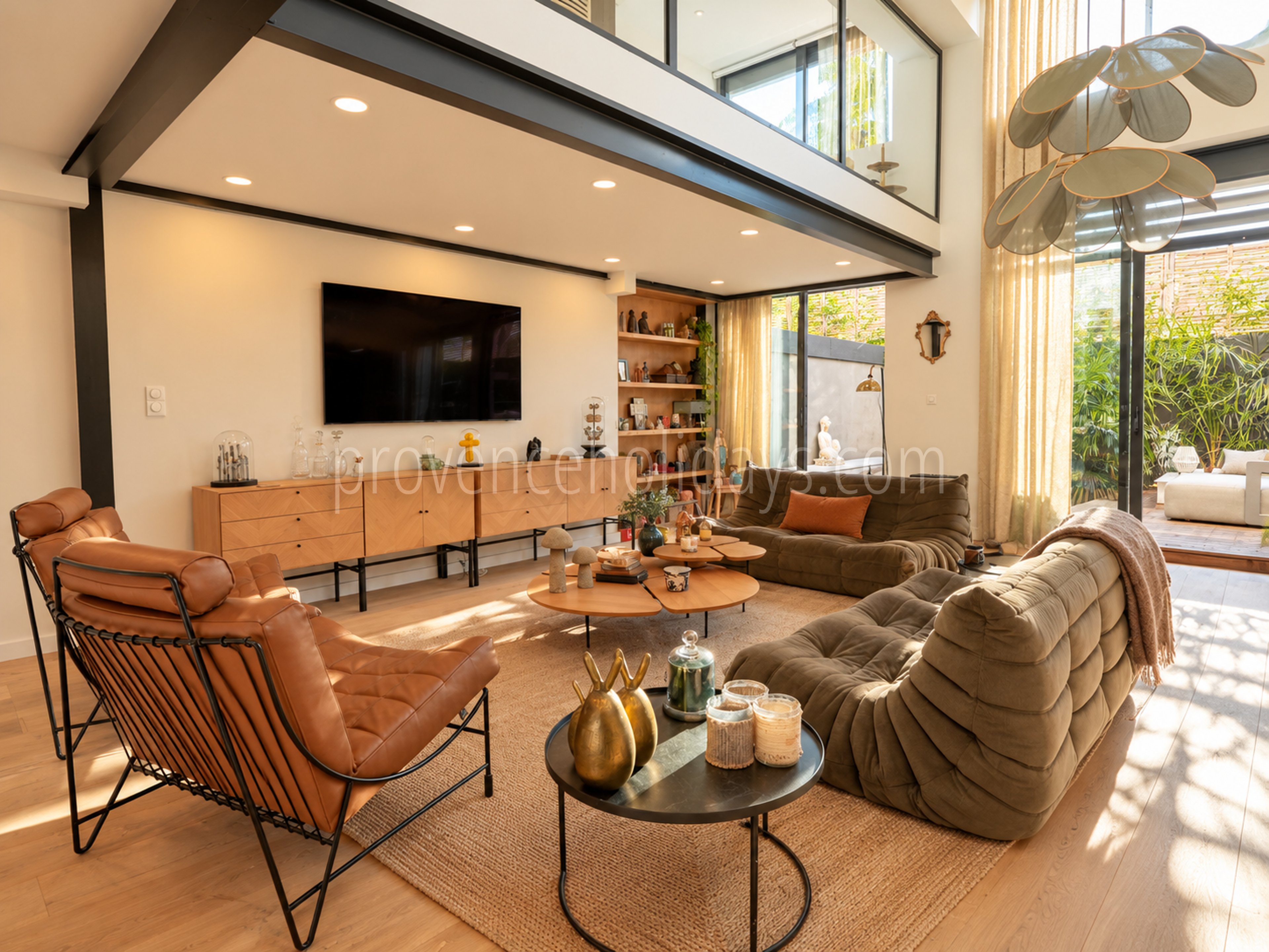 5 - A stunning loft within walking distance of the town centre: Villa: Interior