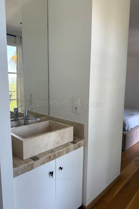 4 - Villa les Pins: Villa: Bathroom