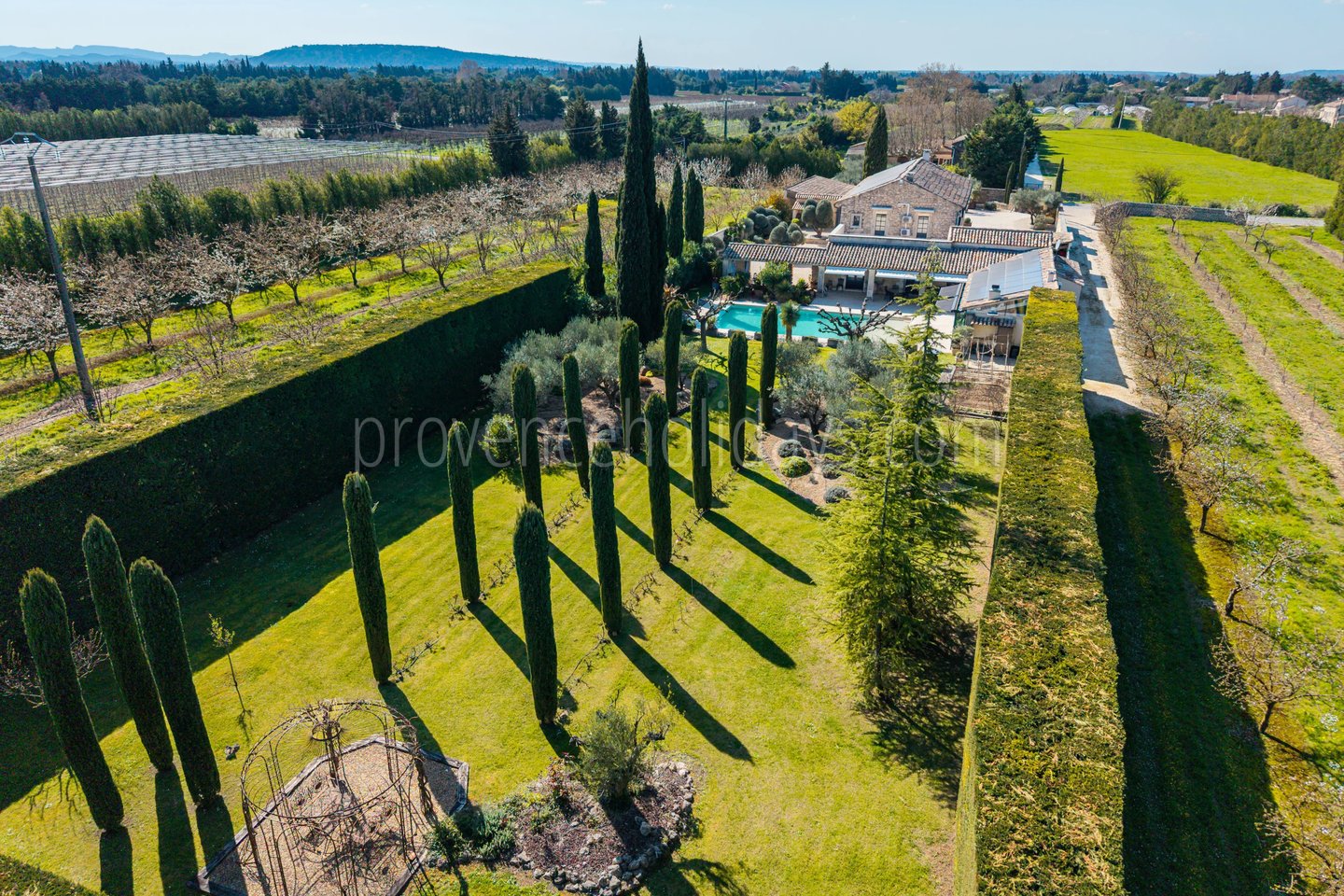 6 - Provençal mas in Robion: Villa: Exterior