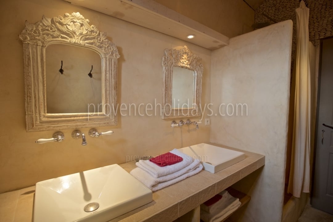 53 - Mas de Beaumes: Villa: Bathroom