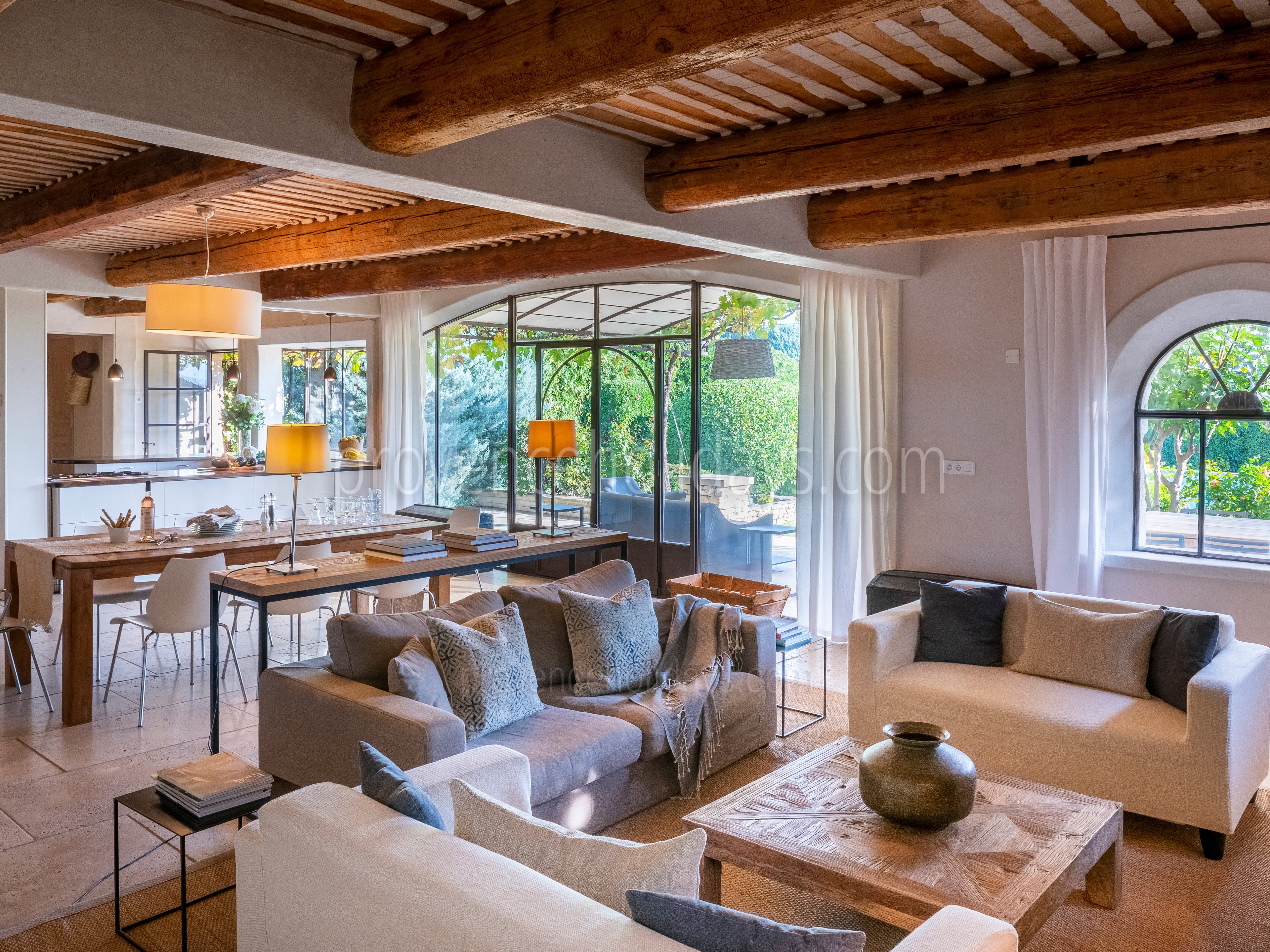 15 - Bastide de Joucas: Villa: Interior