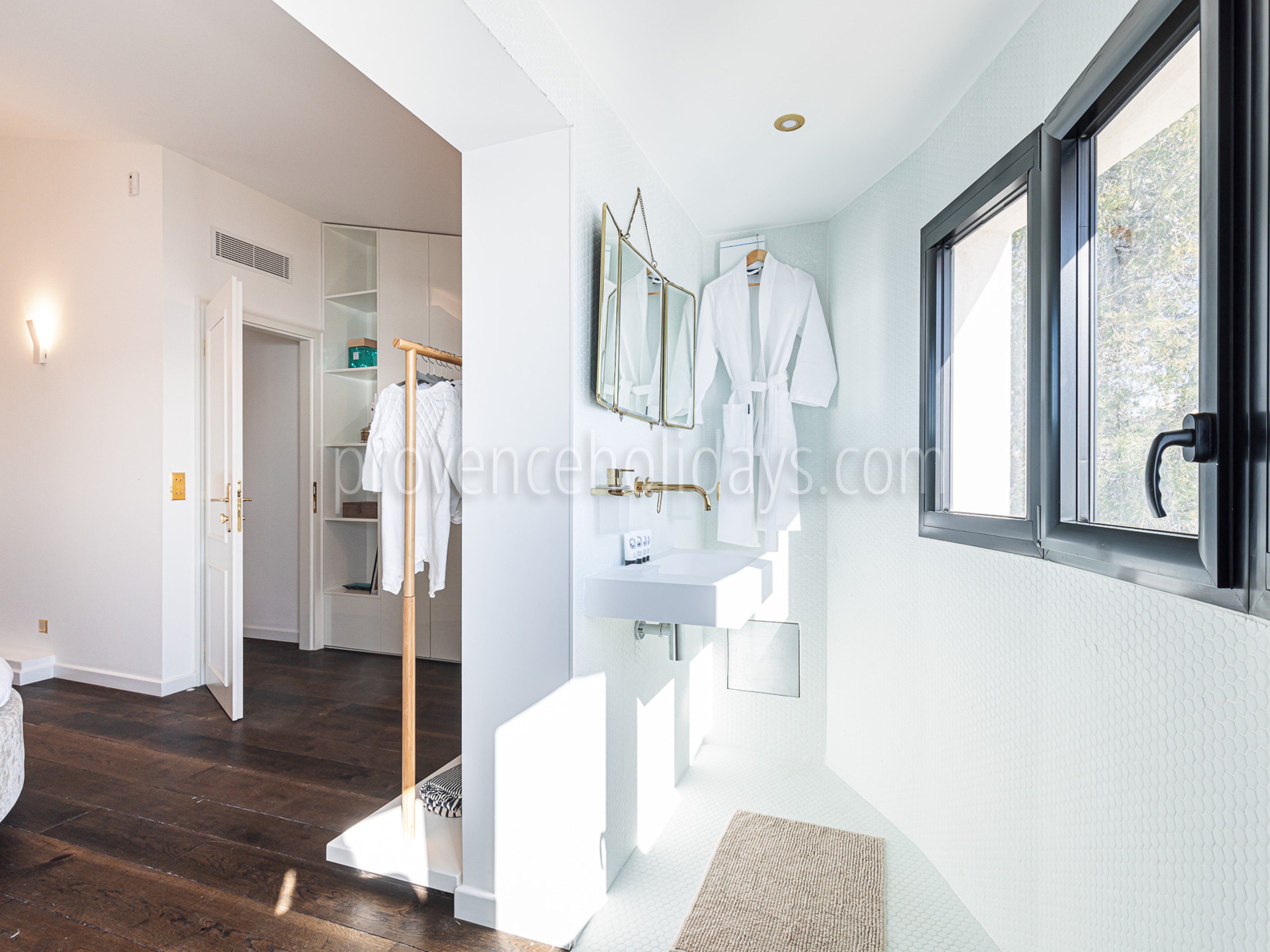 34 - Villa du Rocher: Villa: Bathroom