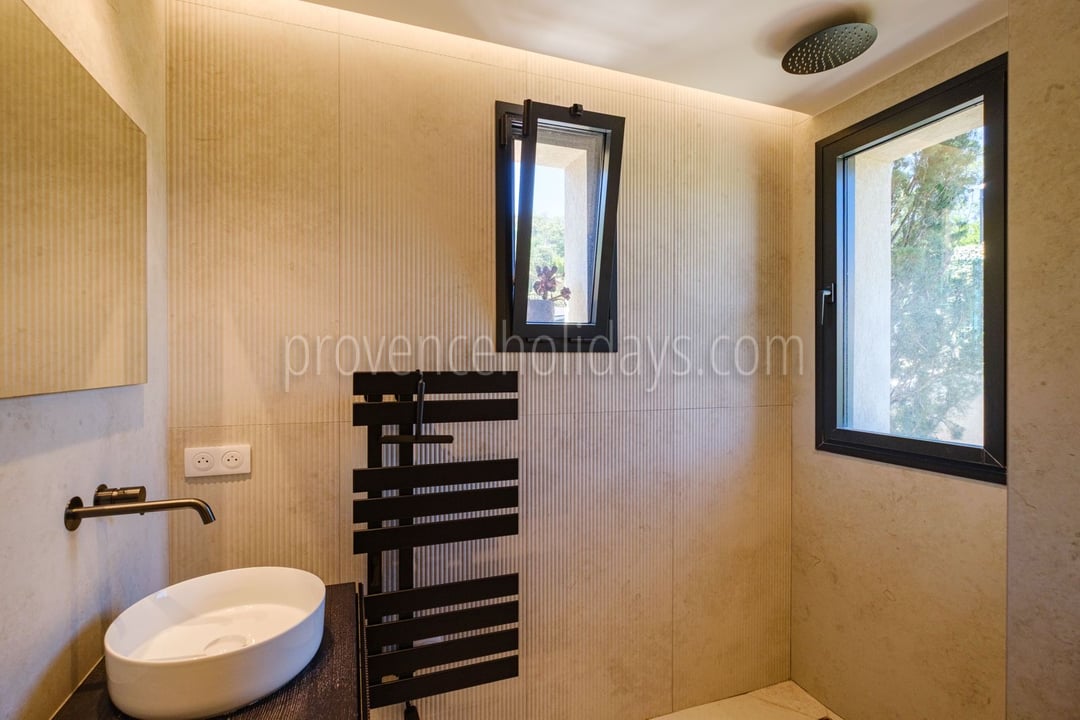 12 - Villa Riviera: Villa: Bathroom