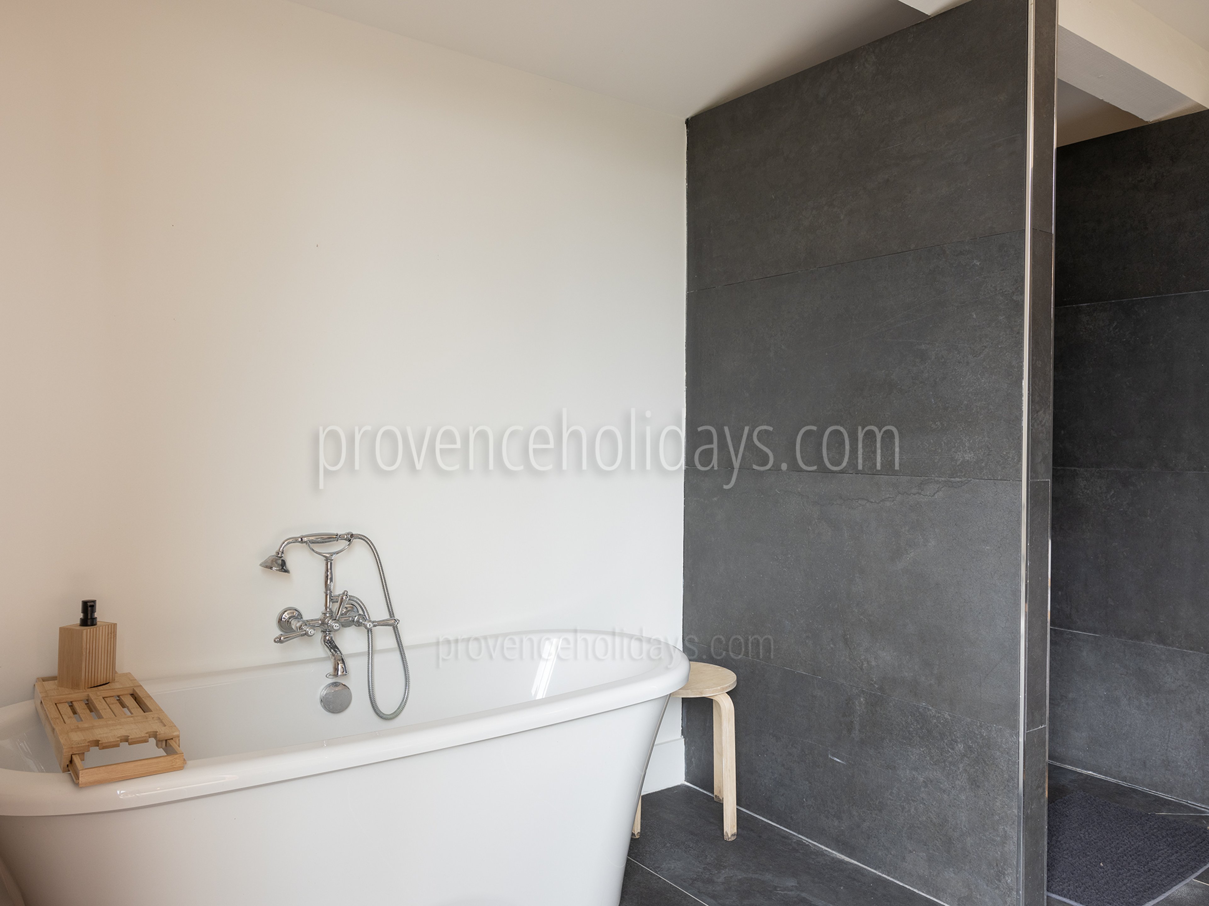 36 - Mas du Figuier: Villa: Bathroom