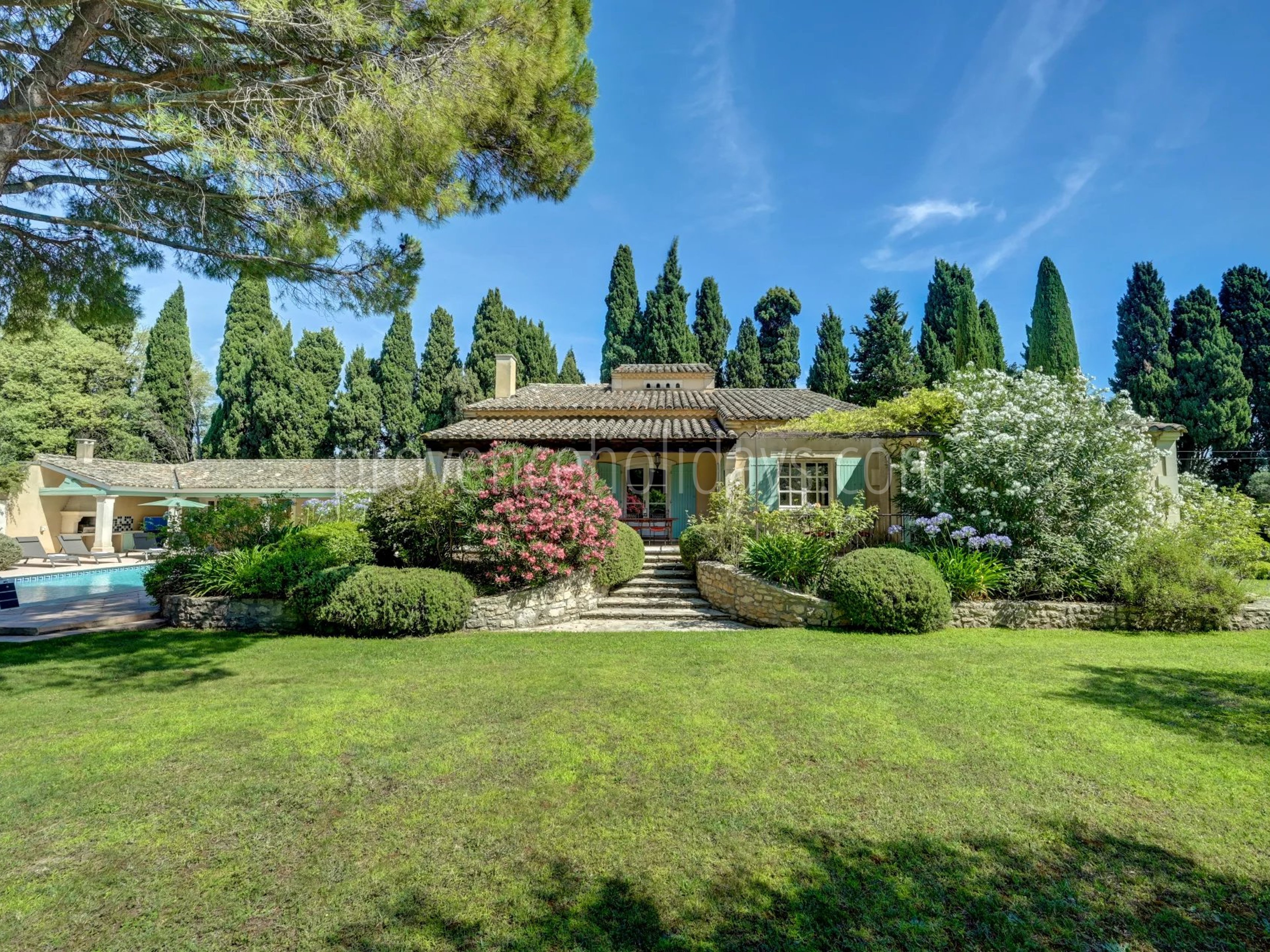 1 - Mas des Cyprès: Villa: Exterior