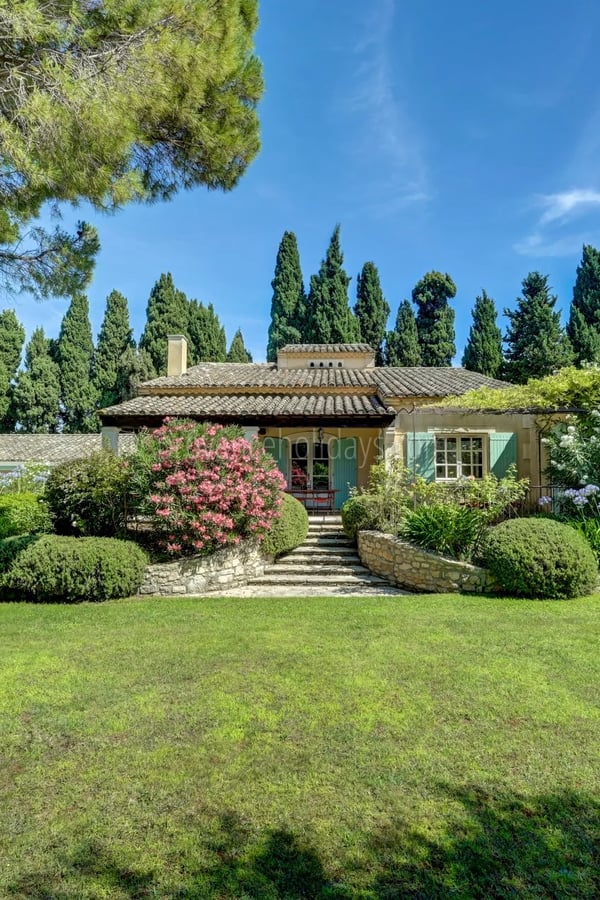 1 - Mas des Cyprès: Villa: Exterior