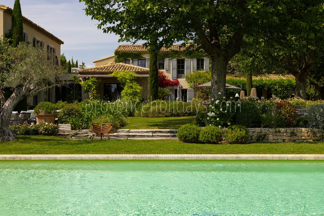 Grand mas de luxe avec piscine chauffée au Paradou