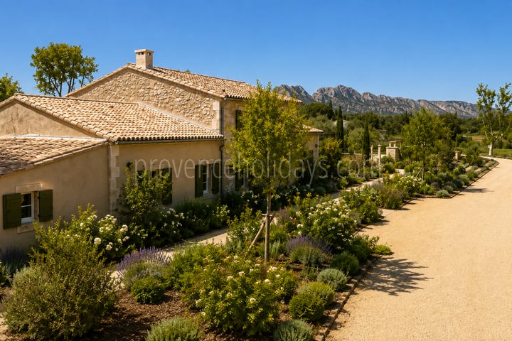 4 - Mas mit Tennisplatz in Eygalières: Villa: Exterior