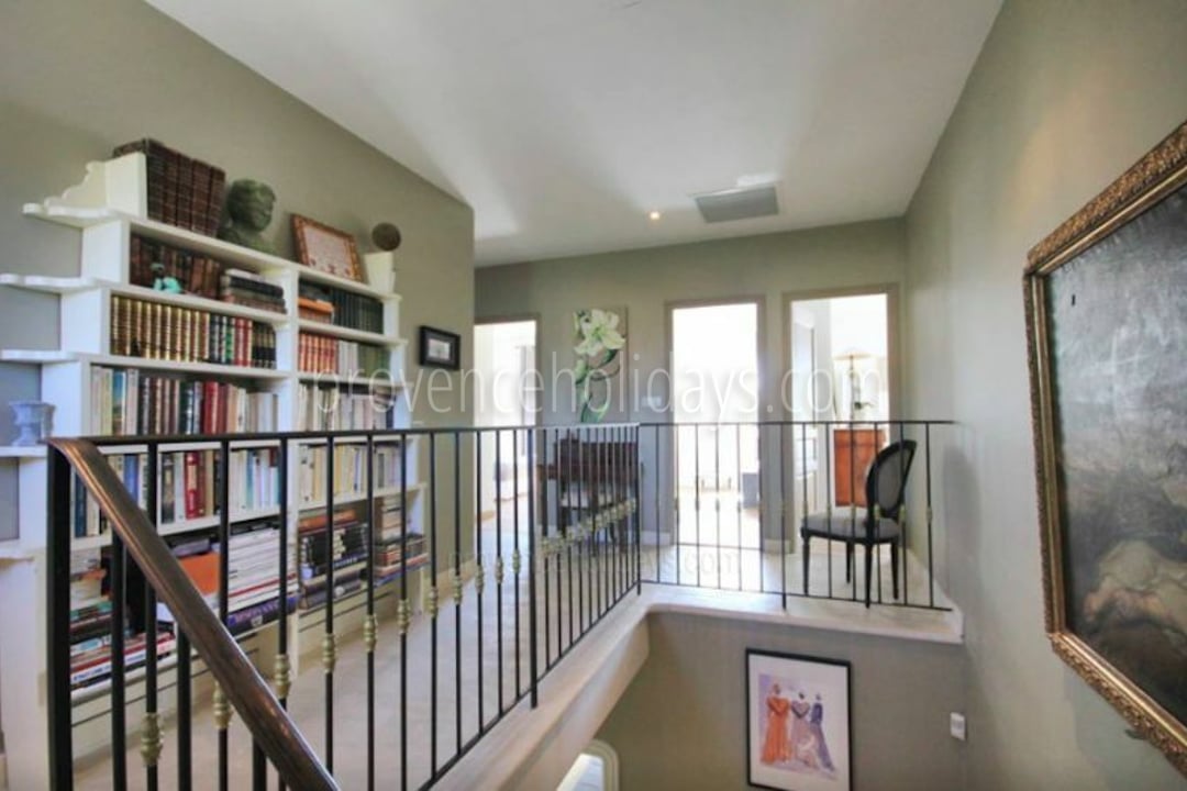 9 - Chez Sarah: Villa: Interior