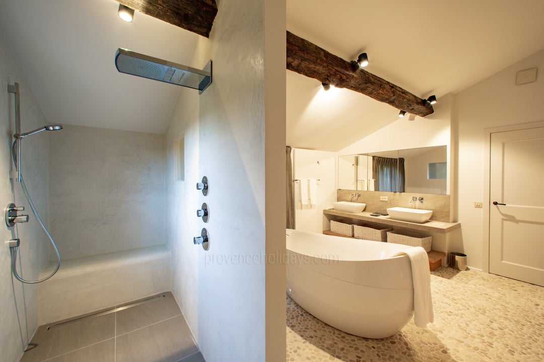 16 - Bergerie des Vignes: Villa: Bathroom