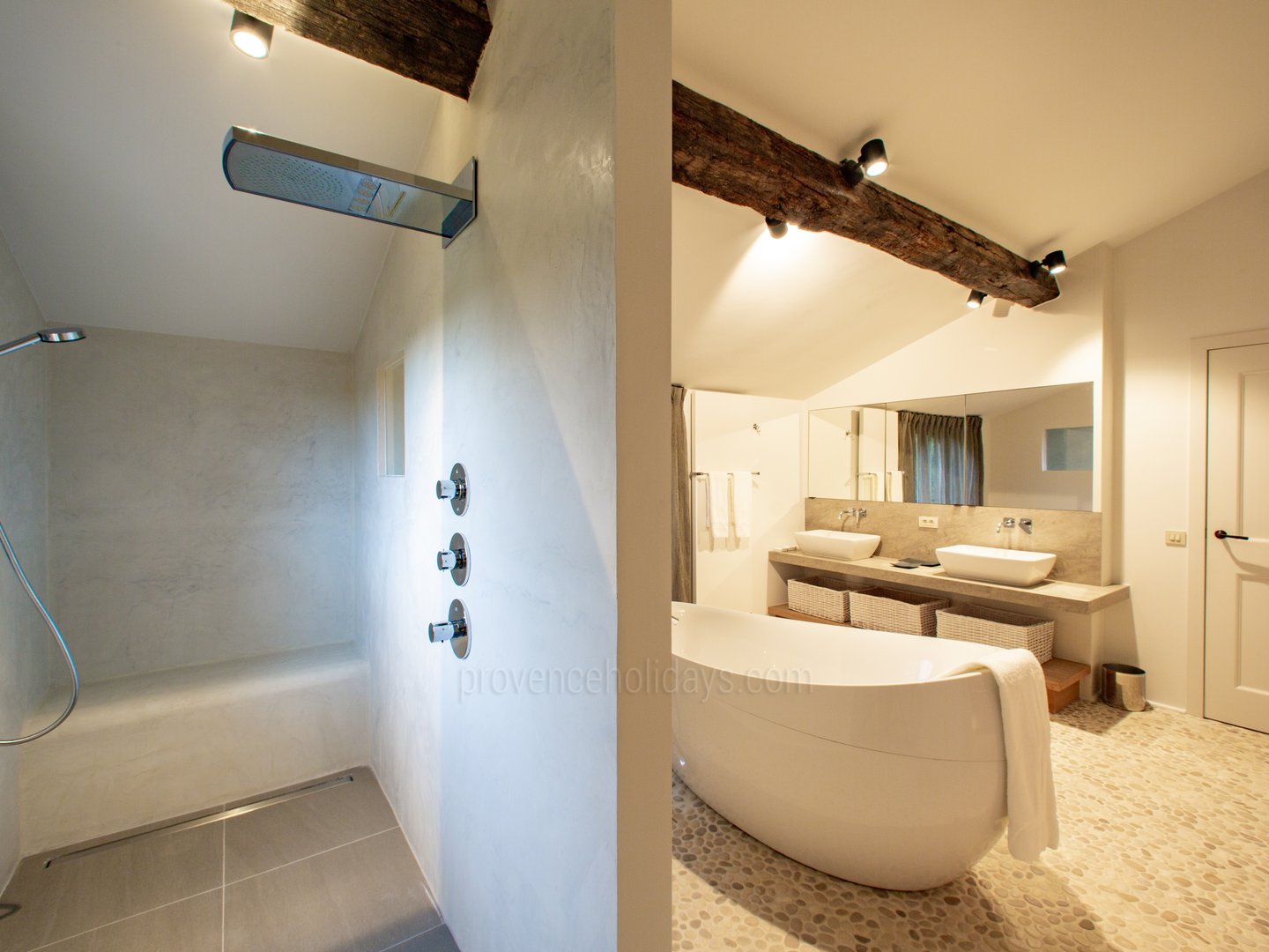 16 - Bergerie des Vignes: Villa: Bathroom