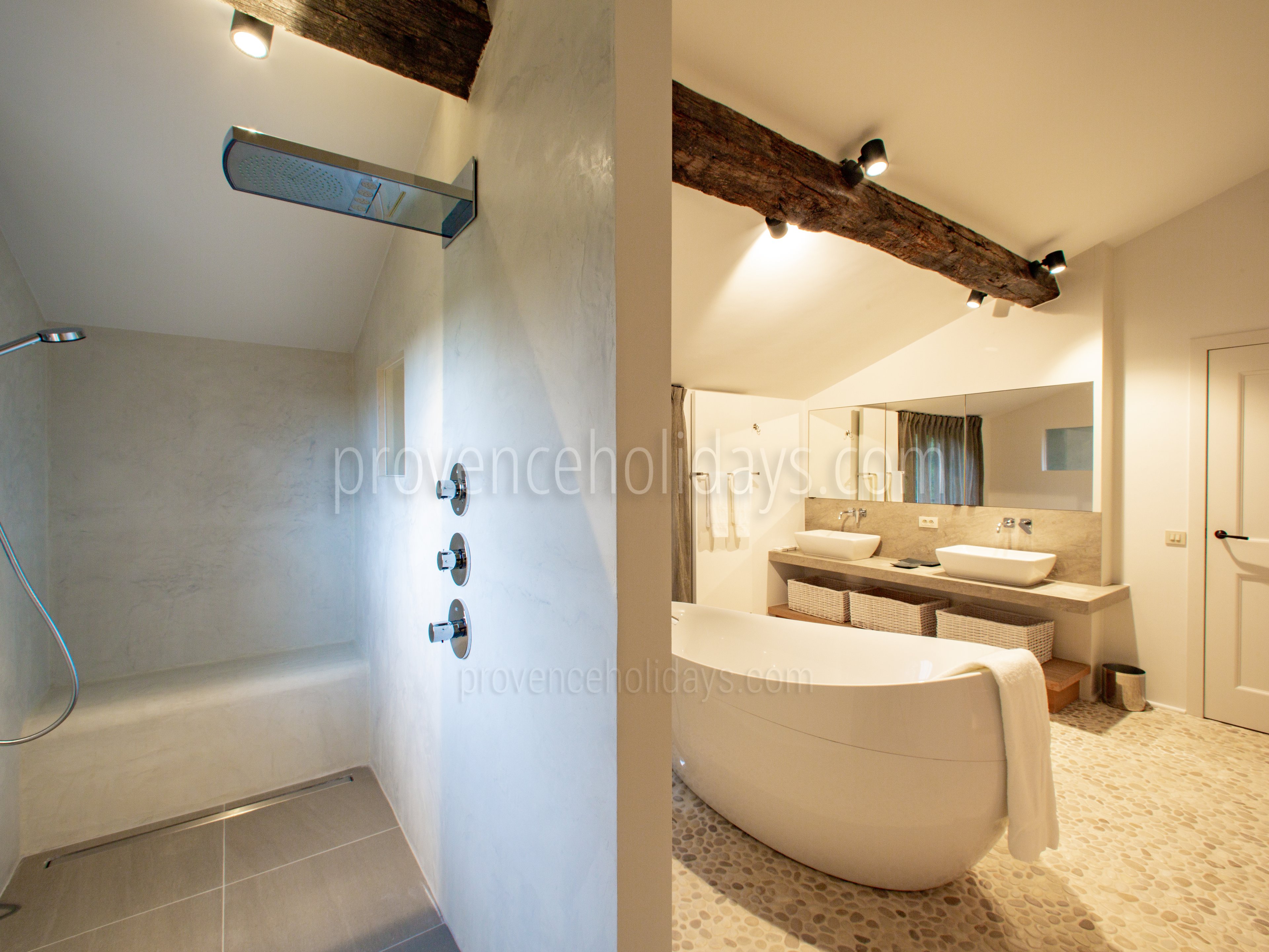 16 - Bergerie des Vignes: Villa: Bathroom