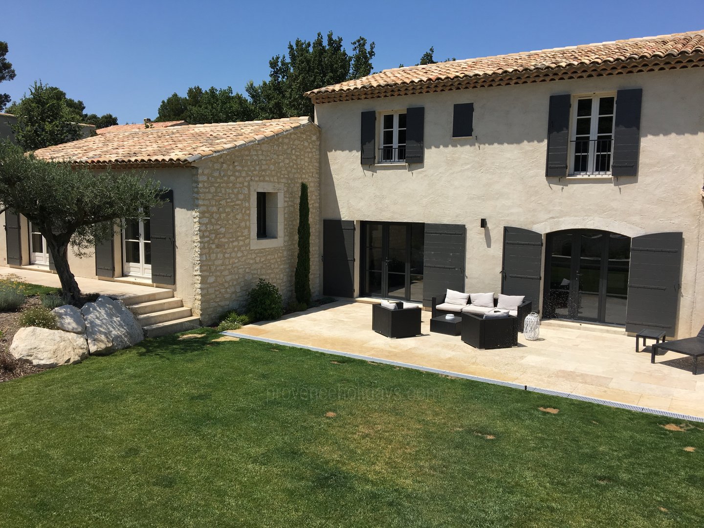 12 - Le Mas Provençal: Villa: Exterior
