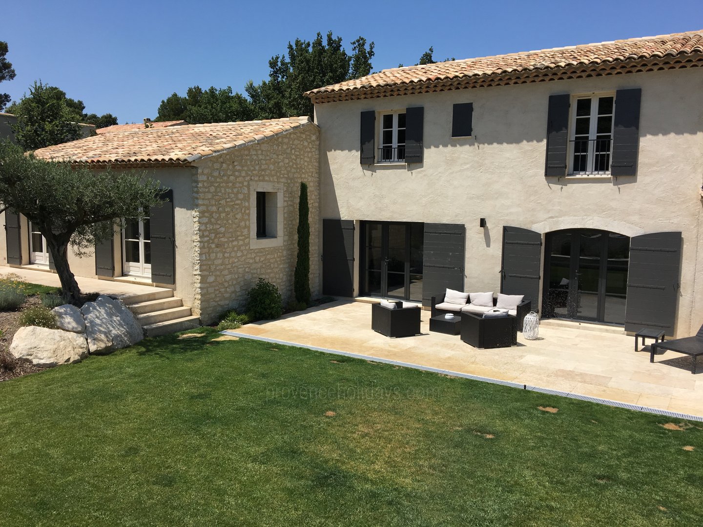 11 - Le Mas Provençal: Villa: Exterior